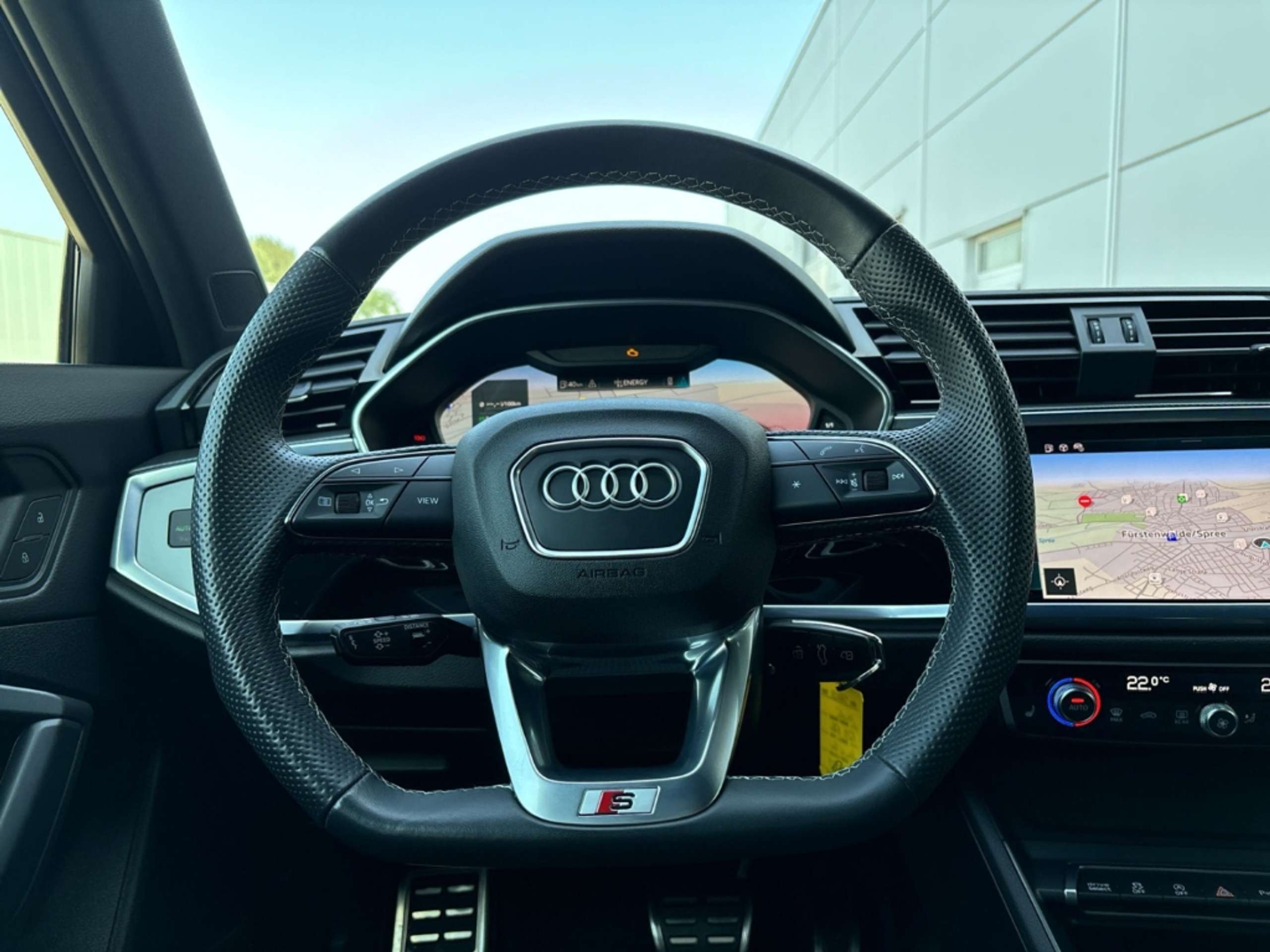 Audi - Q3