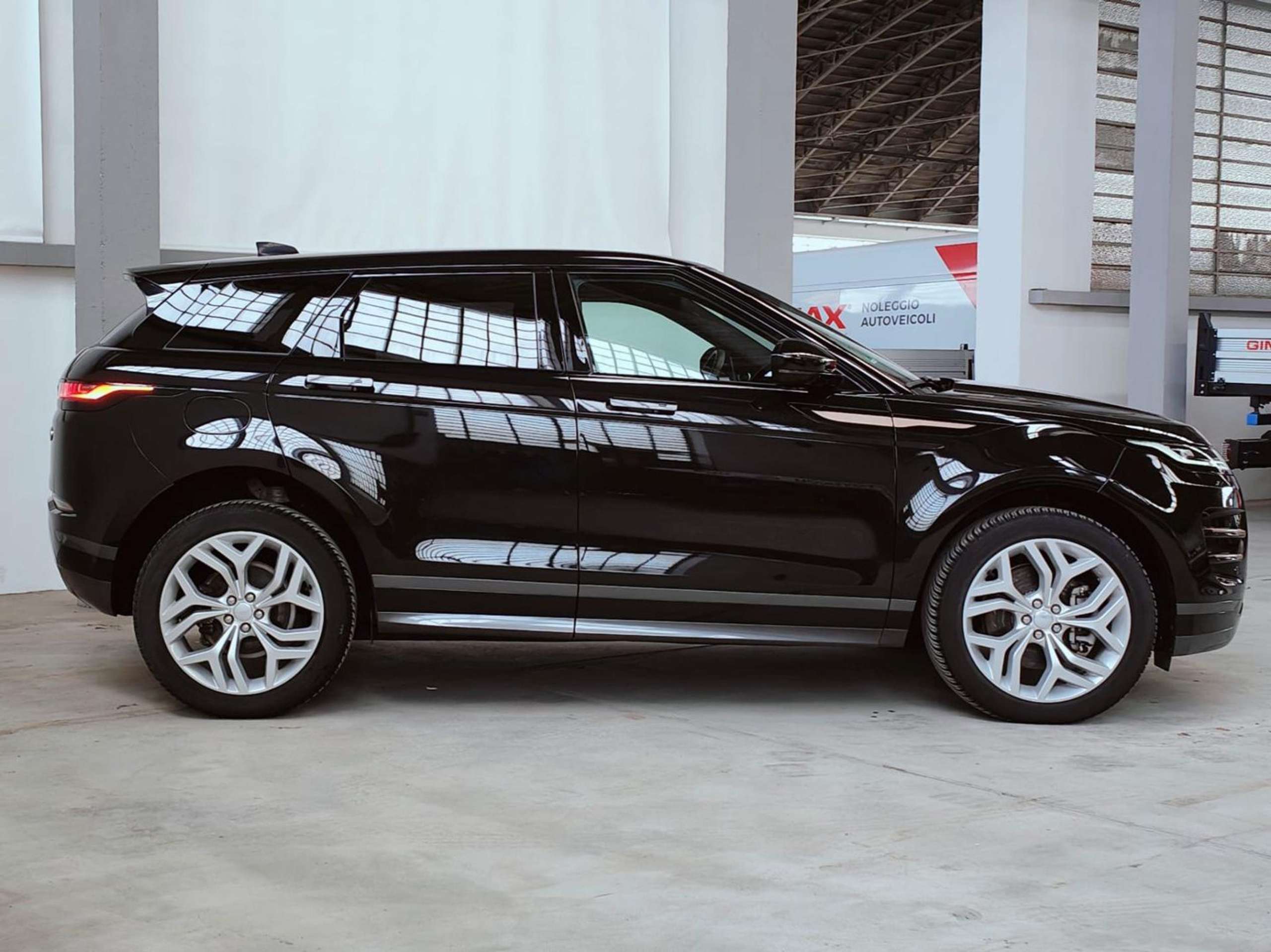 Land Rover - Range Rover Evoque