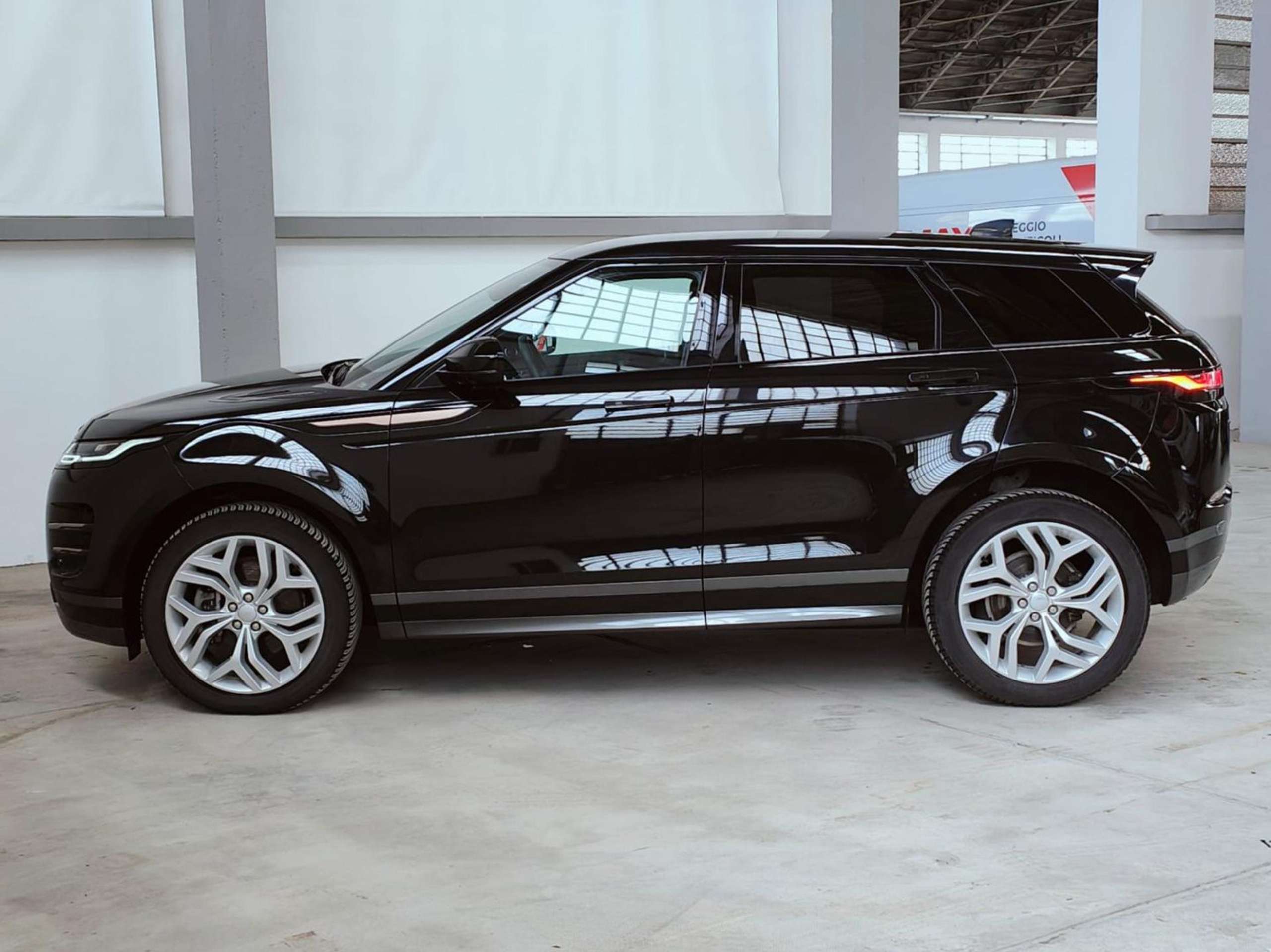 Land Rover - Range Rover Evoque