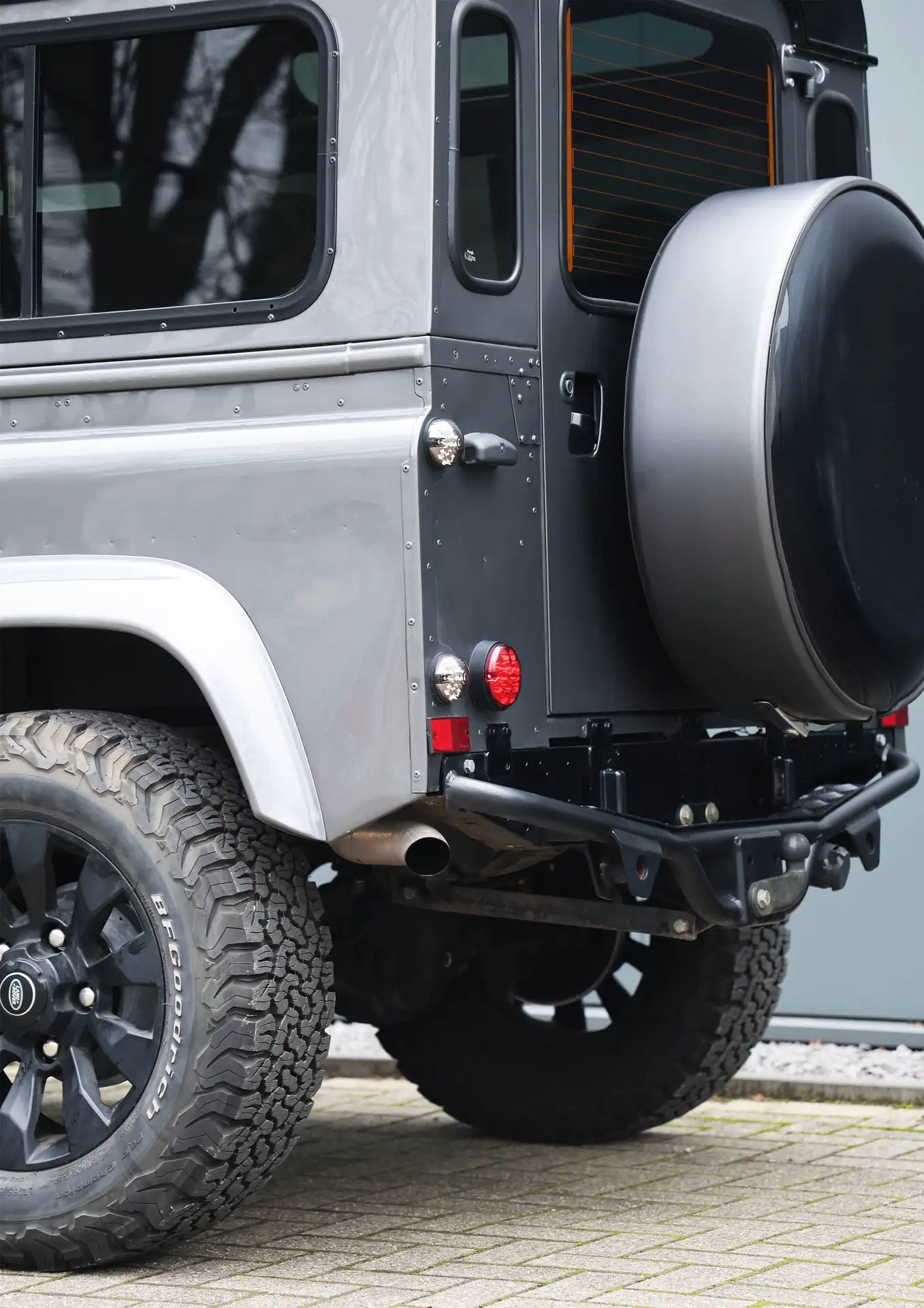 Land Rover - Defender