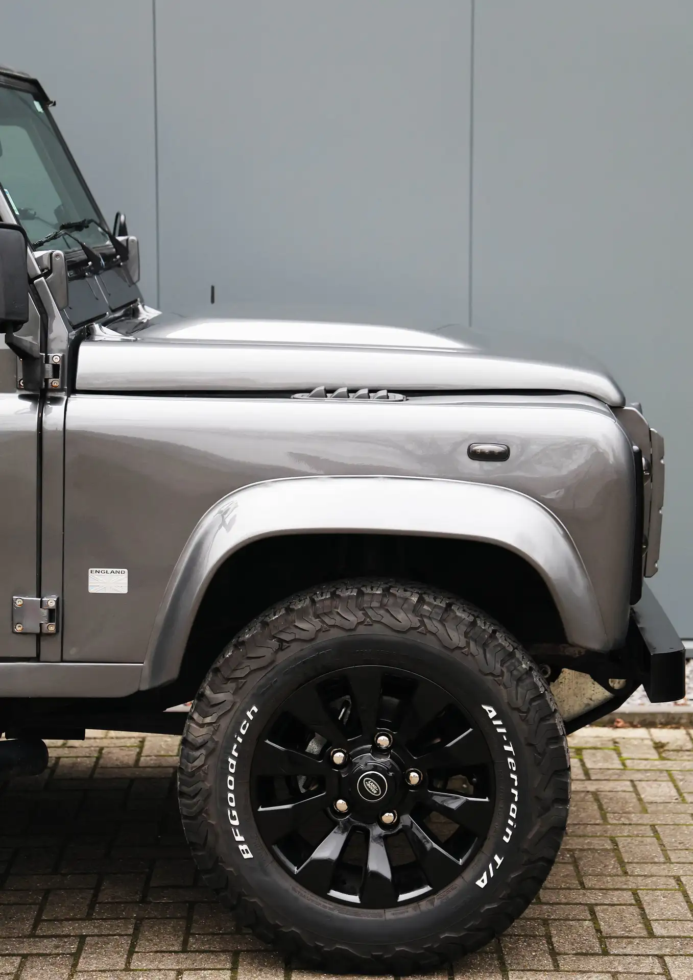 Land Rover - Defender