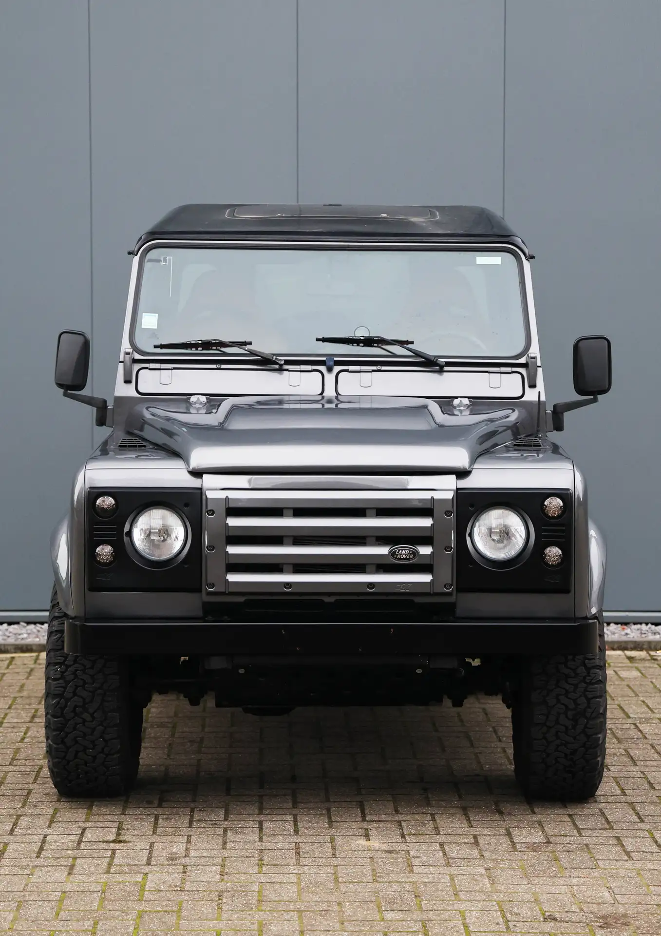 Land Rover - Defender