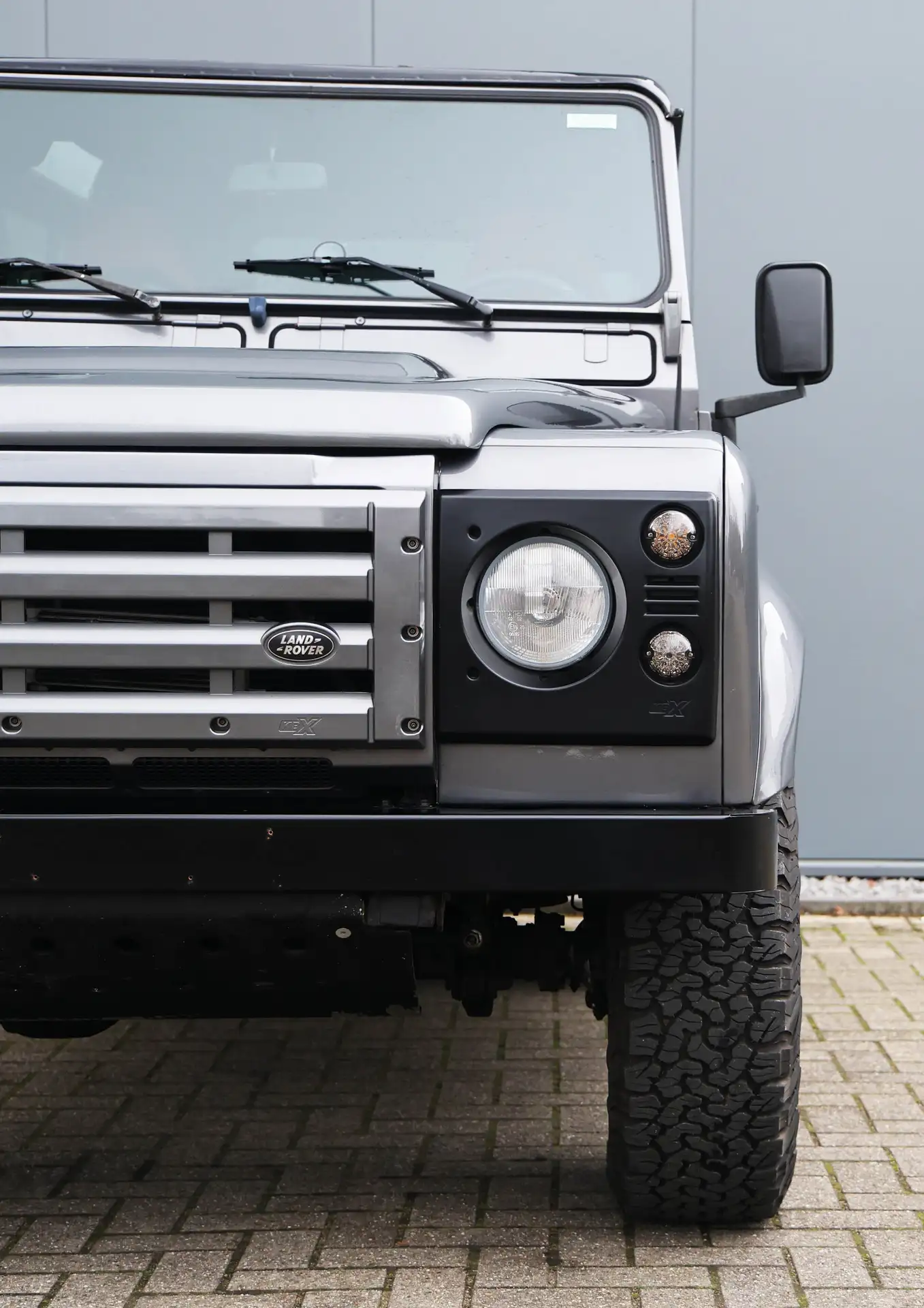 Land Rover - Defender