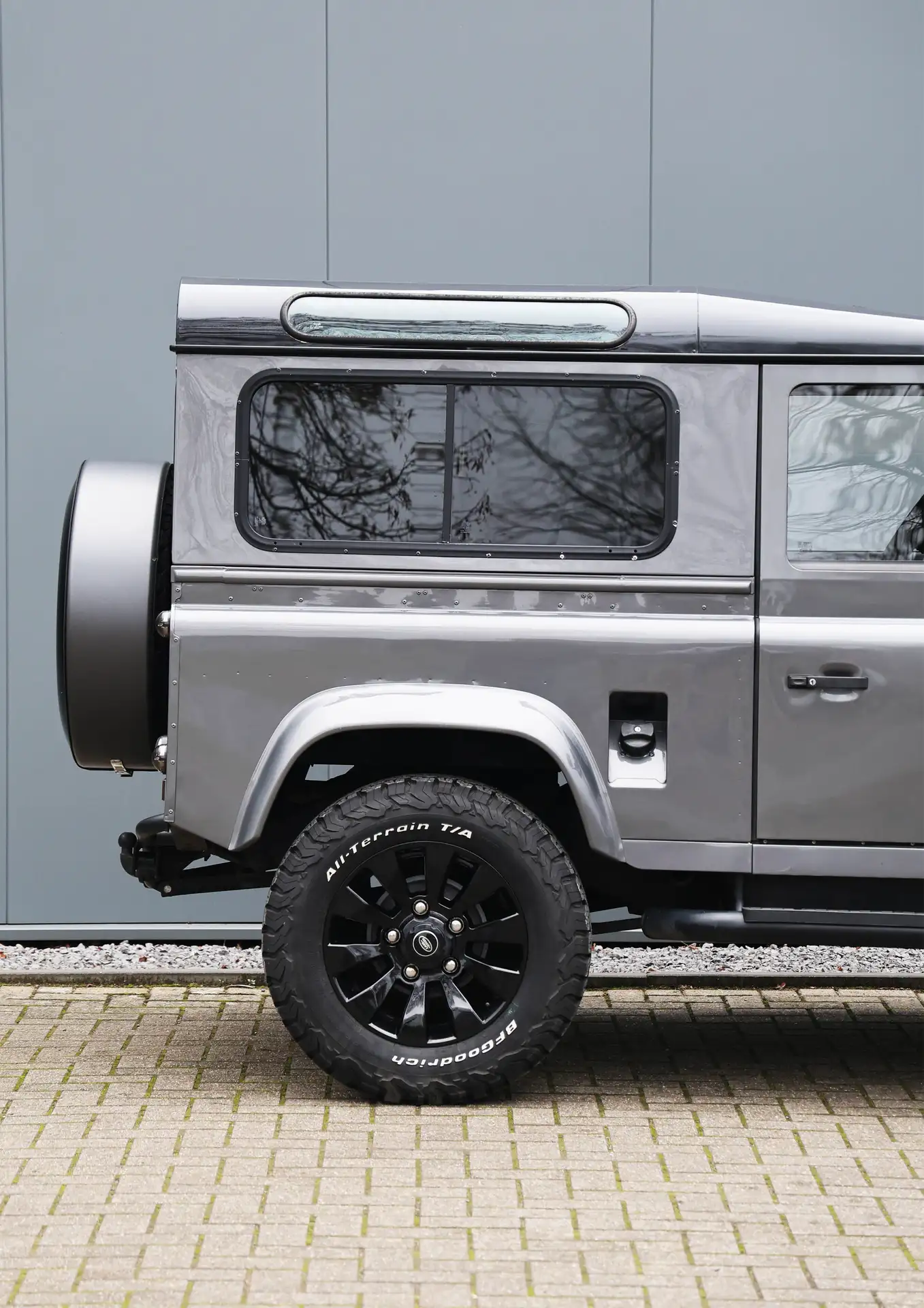 Land Rover - Defender