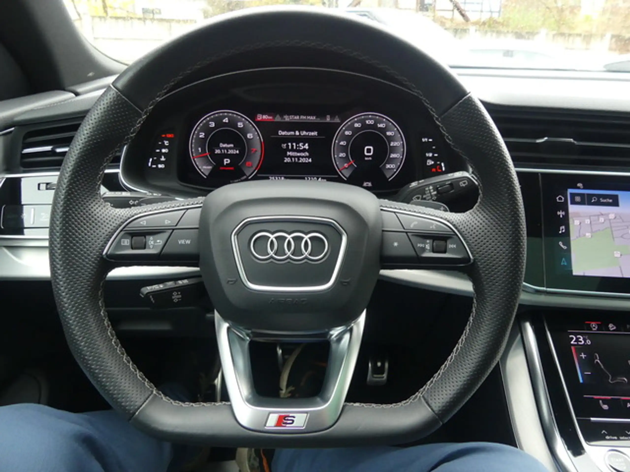 Audi - Q8