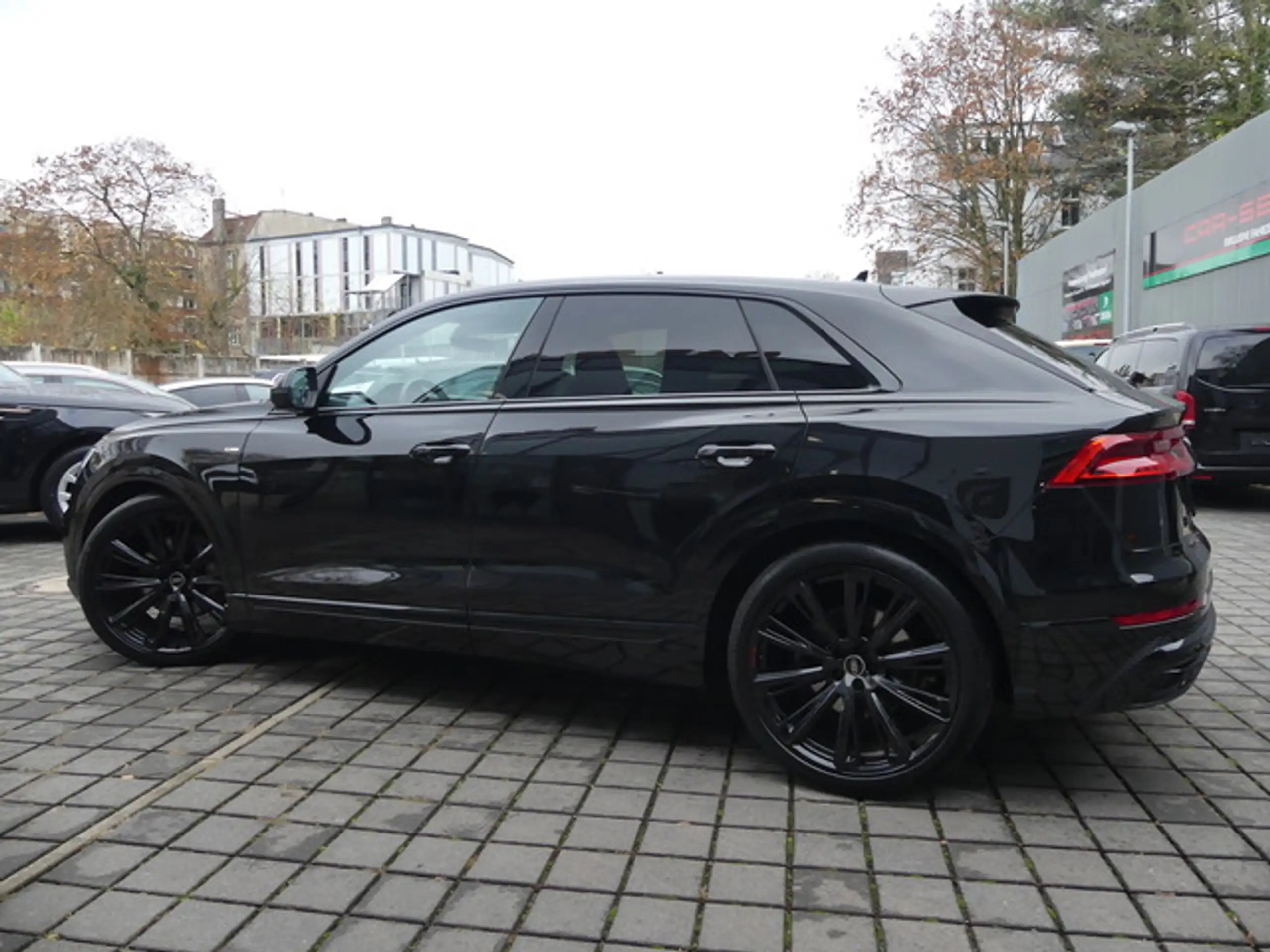 Audi - Q8