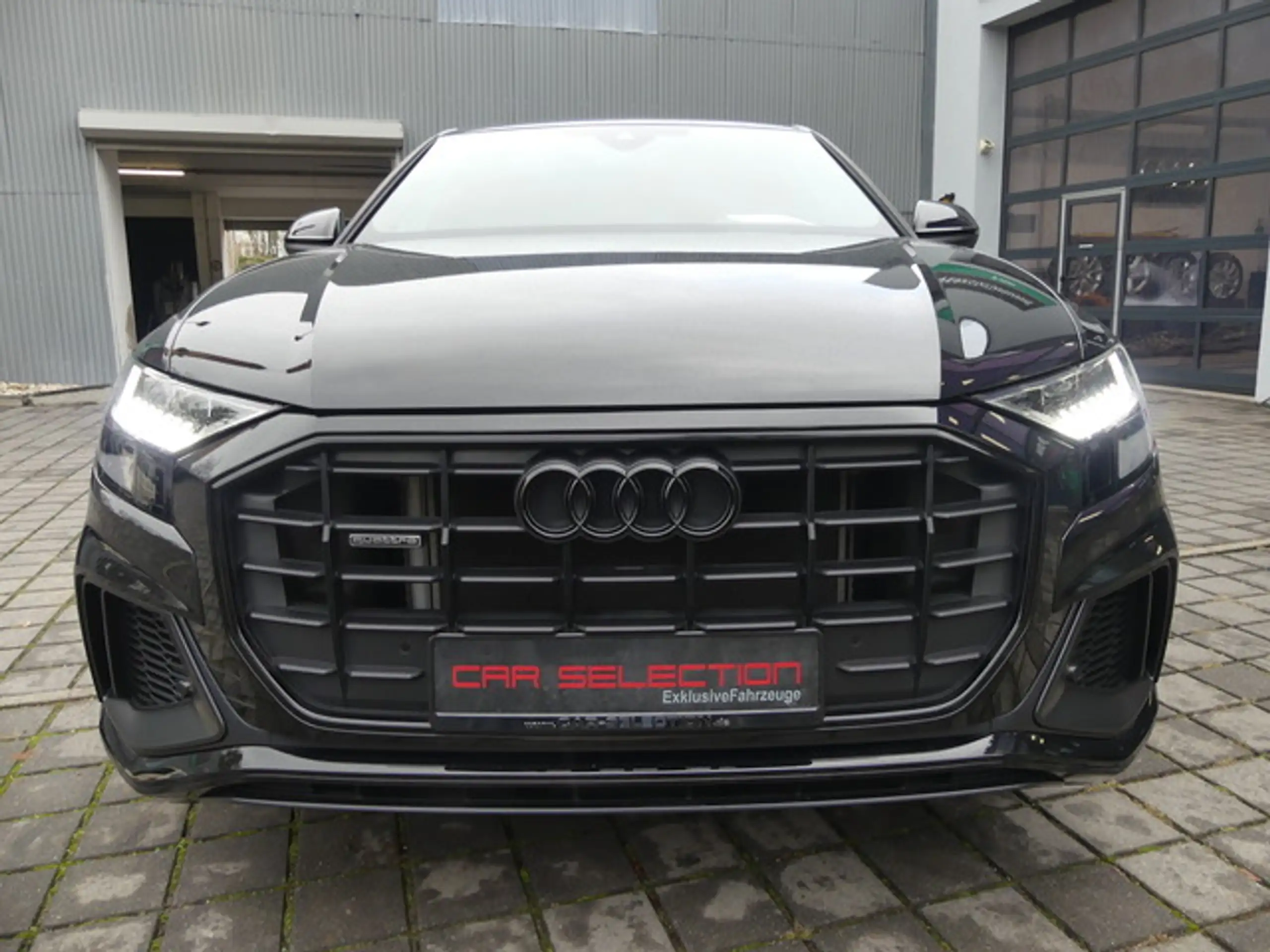 Audi - Q8