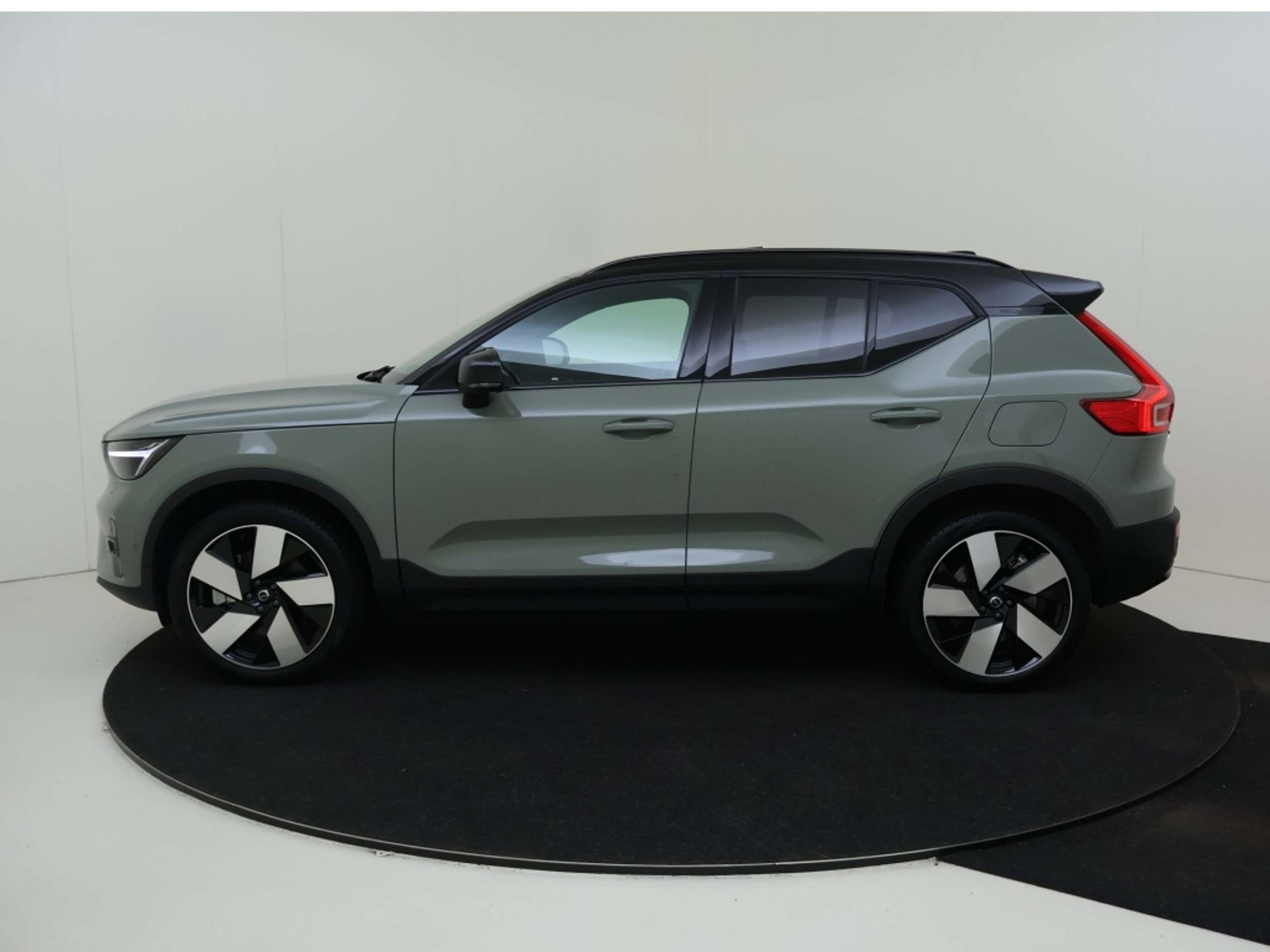 Volvo - XC40