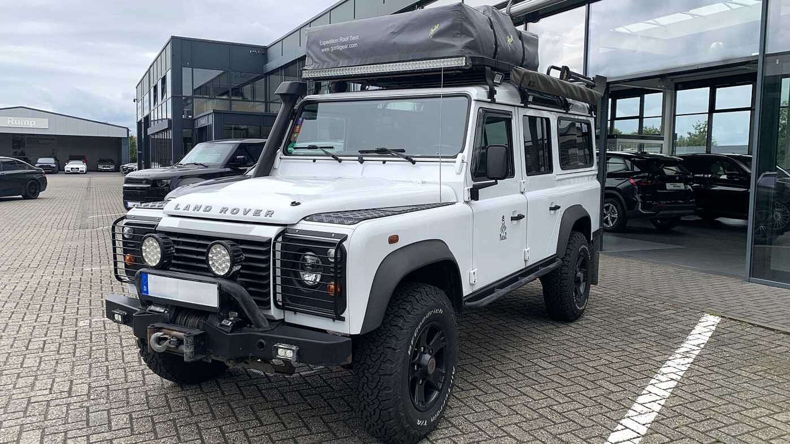 Land Rover Defender 2012