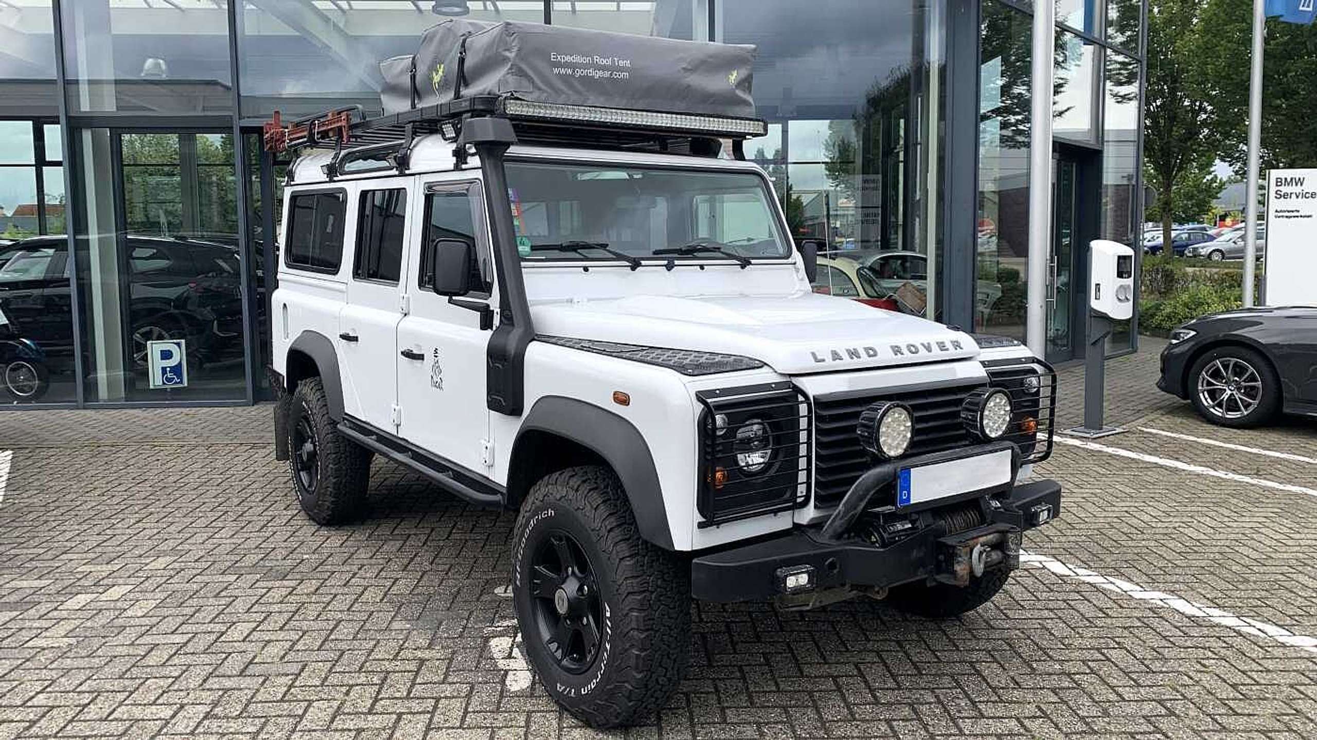 Land Rover - Defender