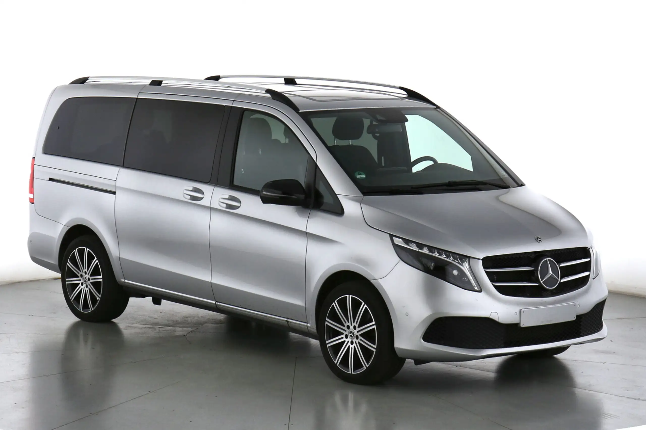 Mercedes-Benz - V 220