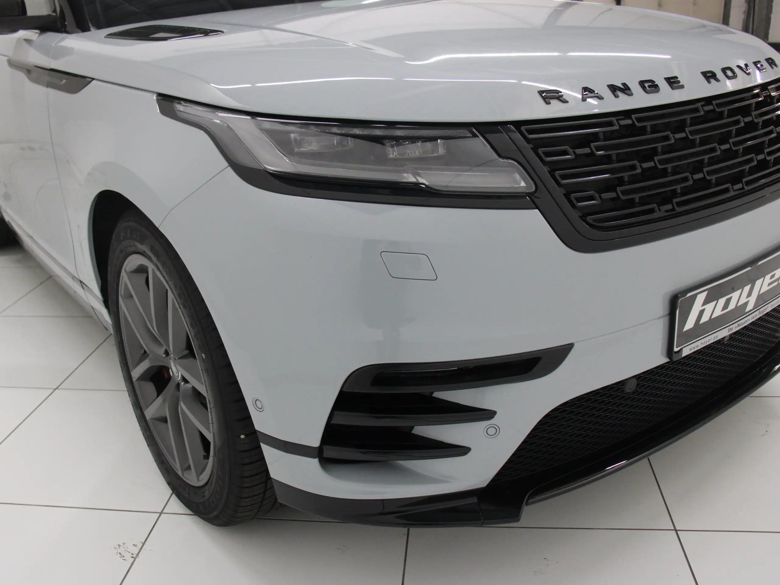 Land Rover - Range Rover Velar