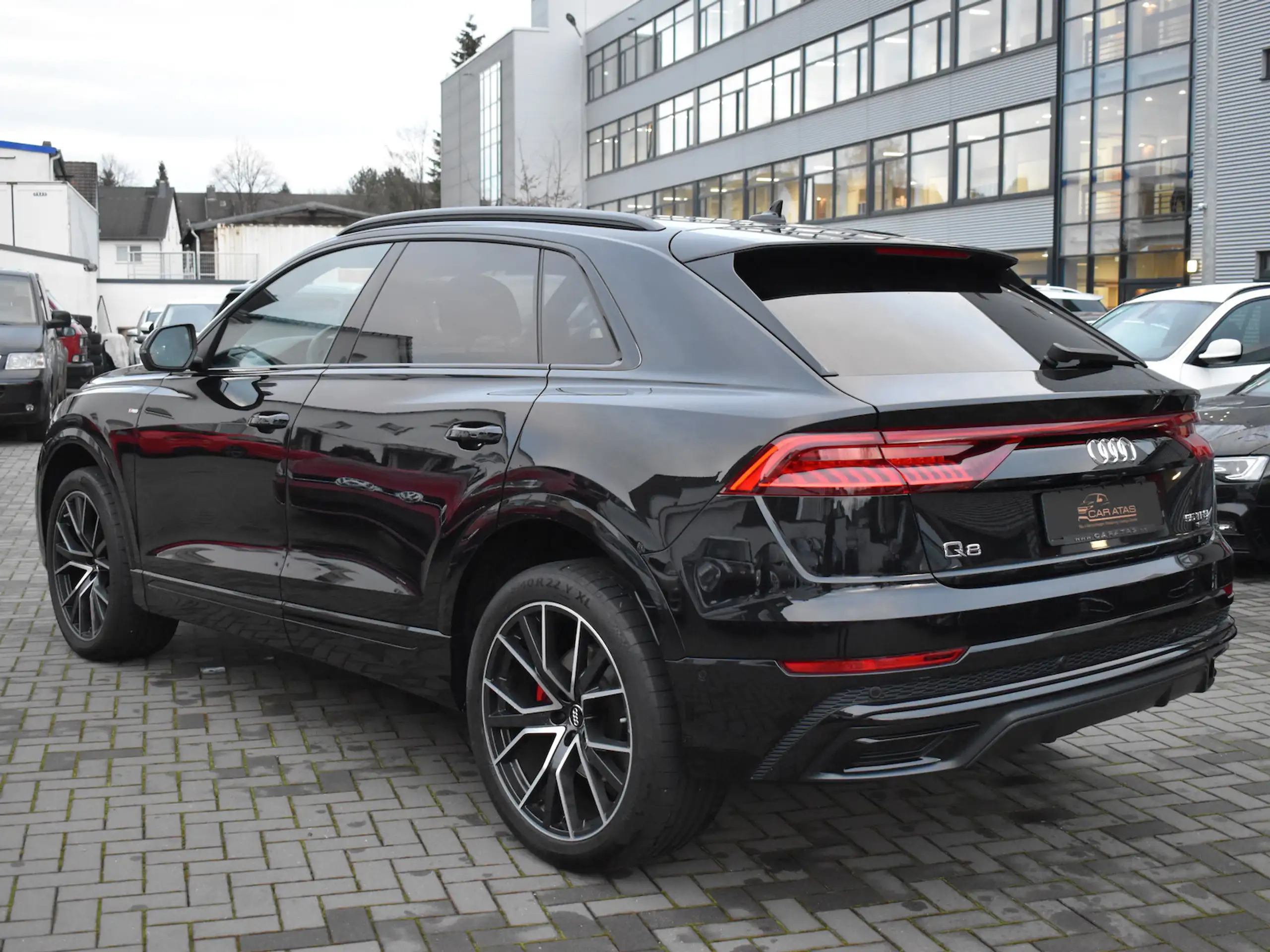 Audi - Q8