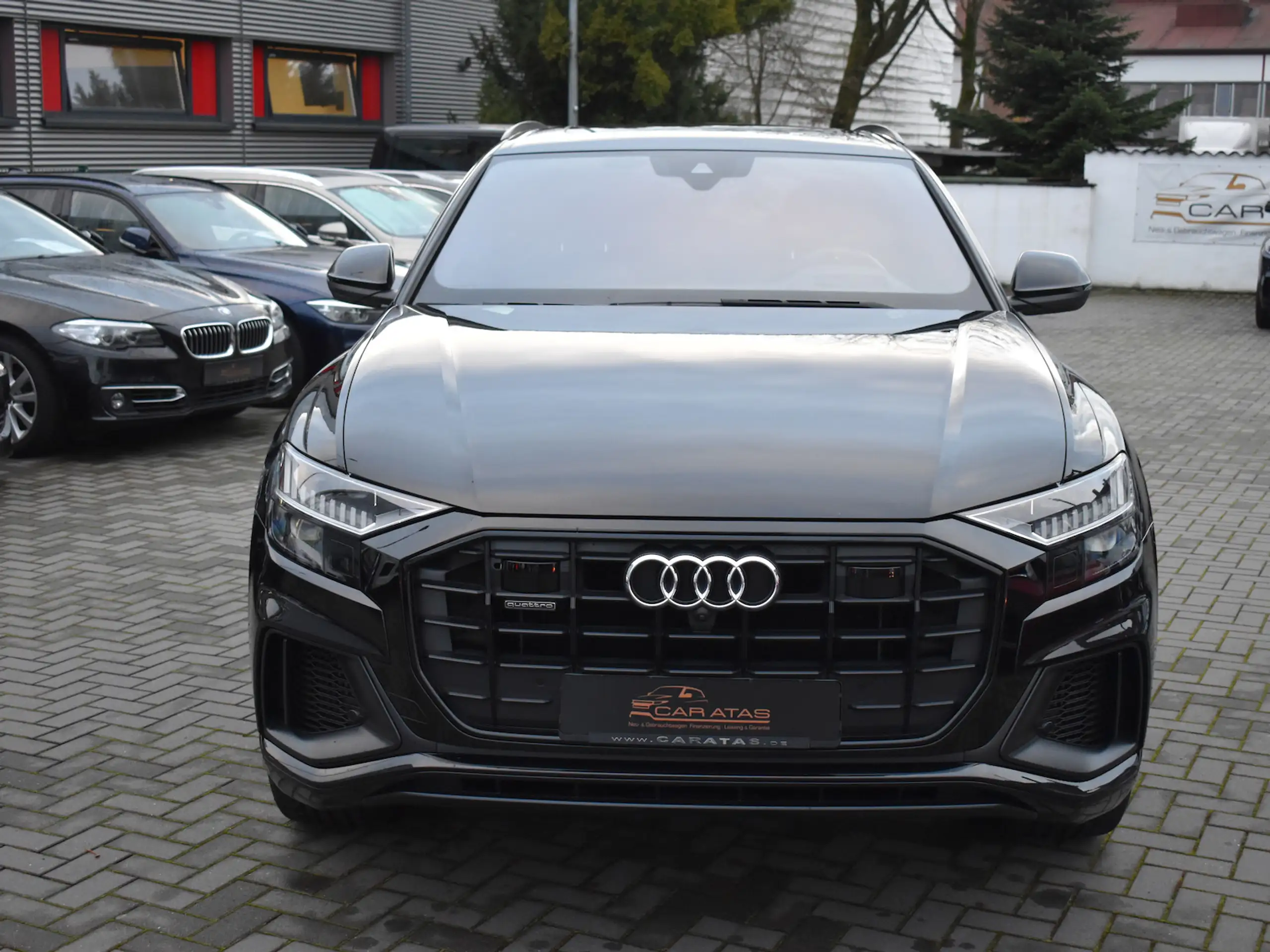 Audi - Q8