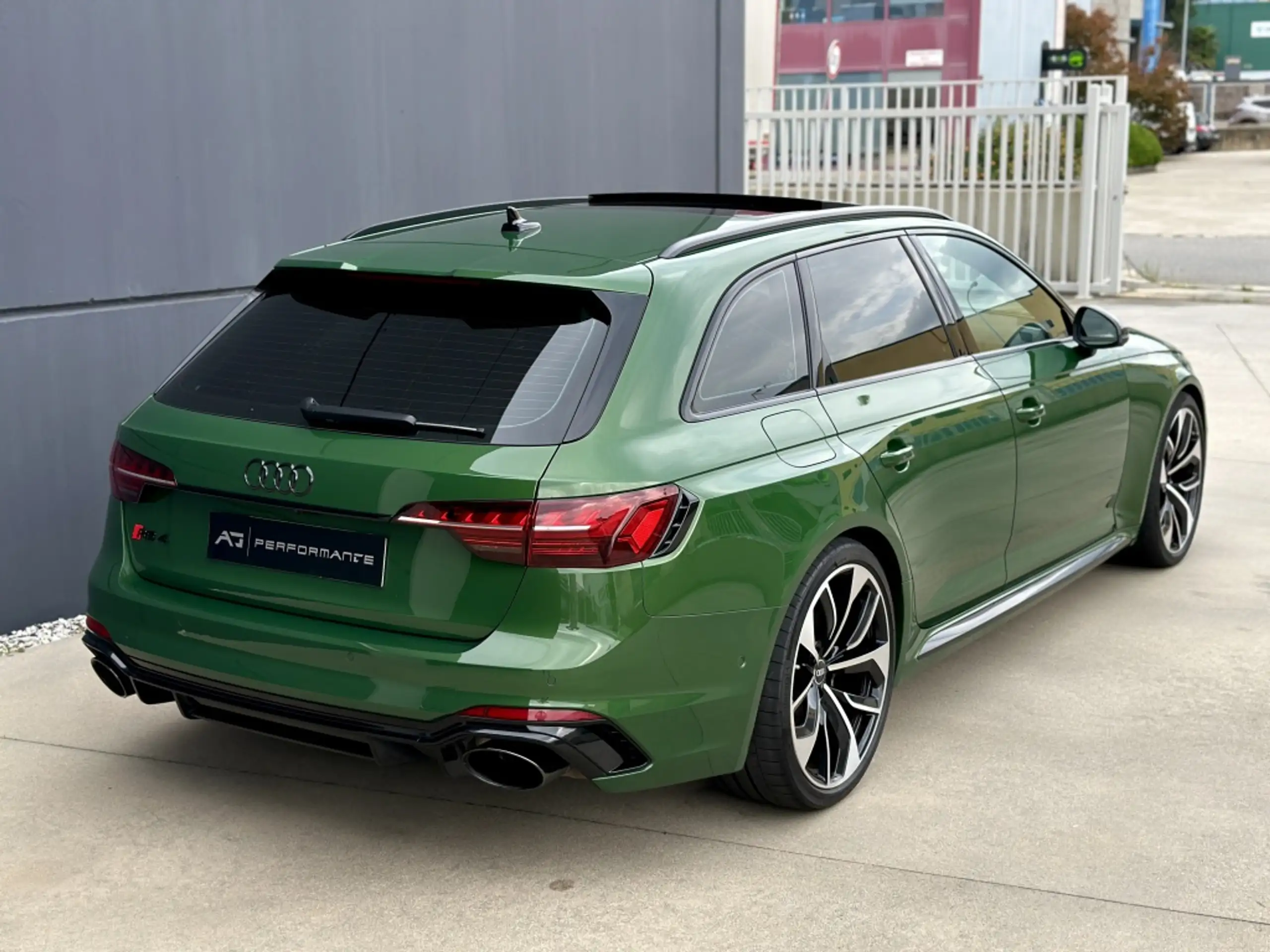 Audi - RS4