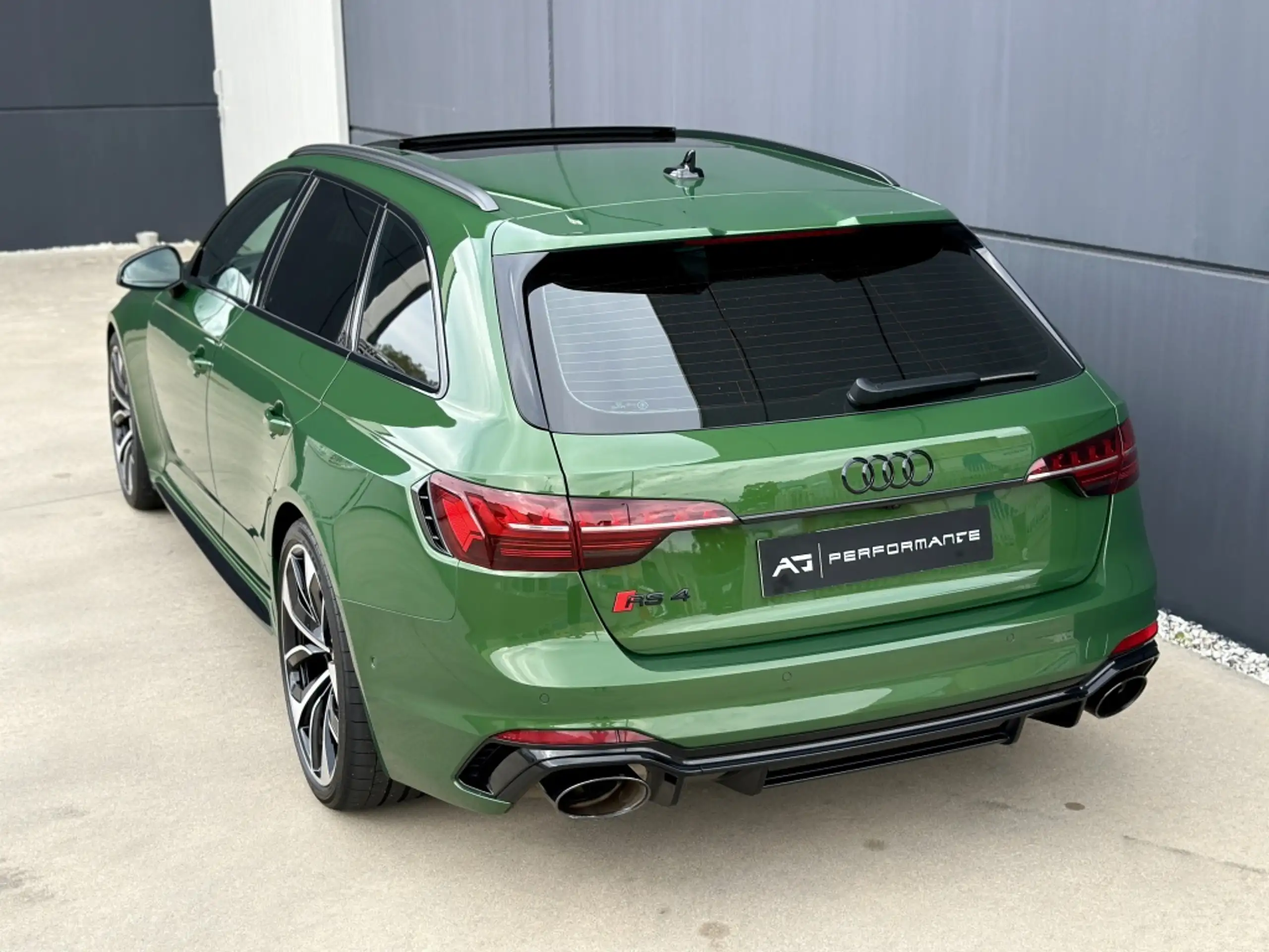 Audi - RS4