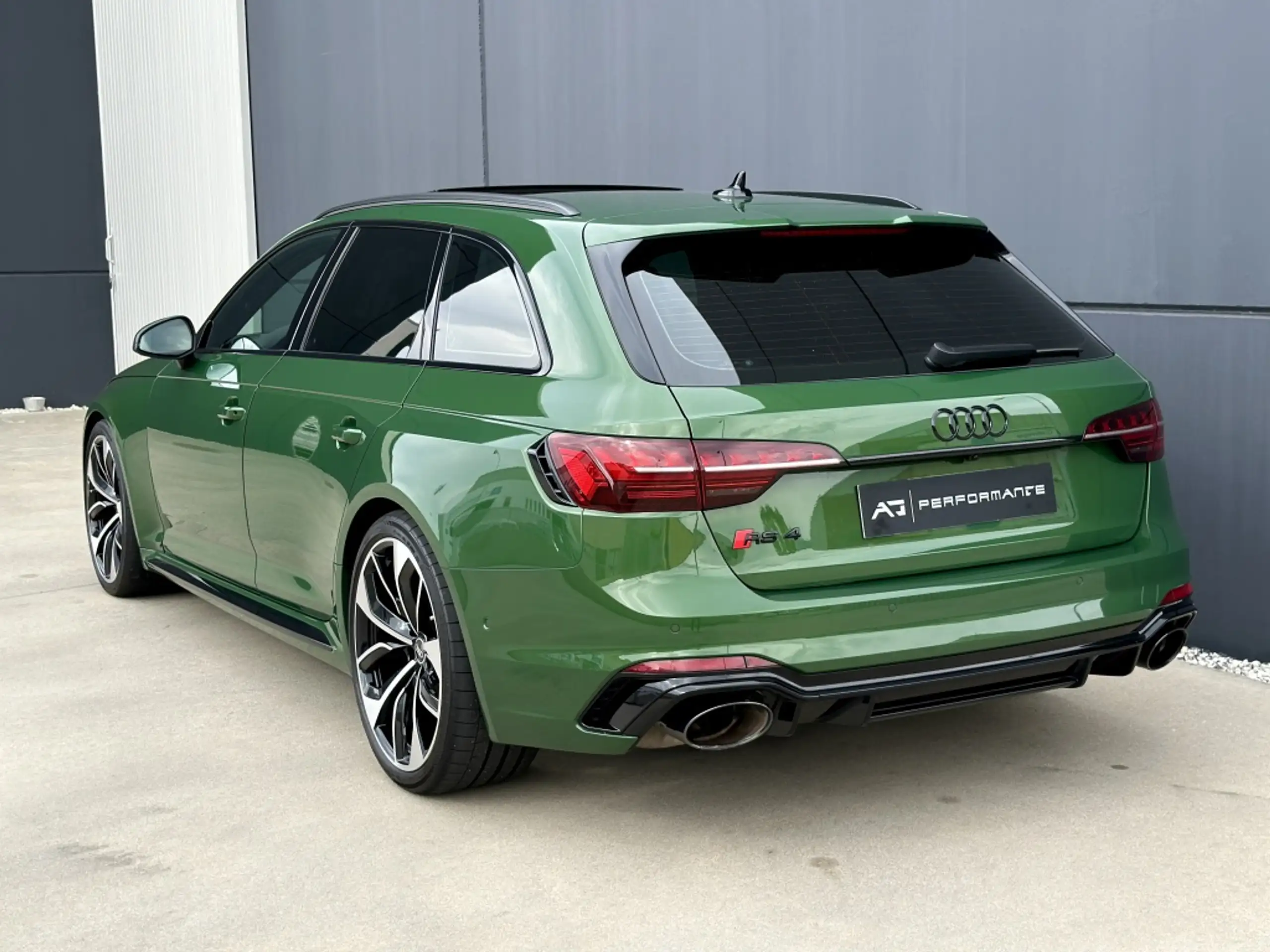 Audi - RS4