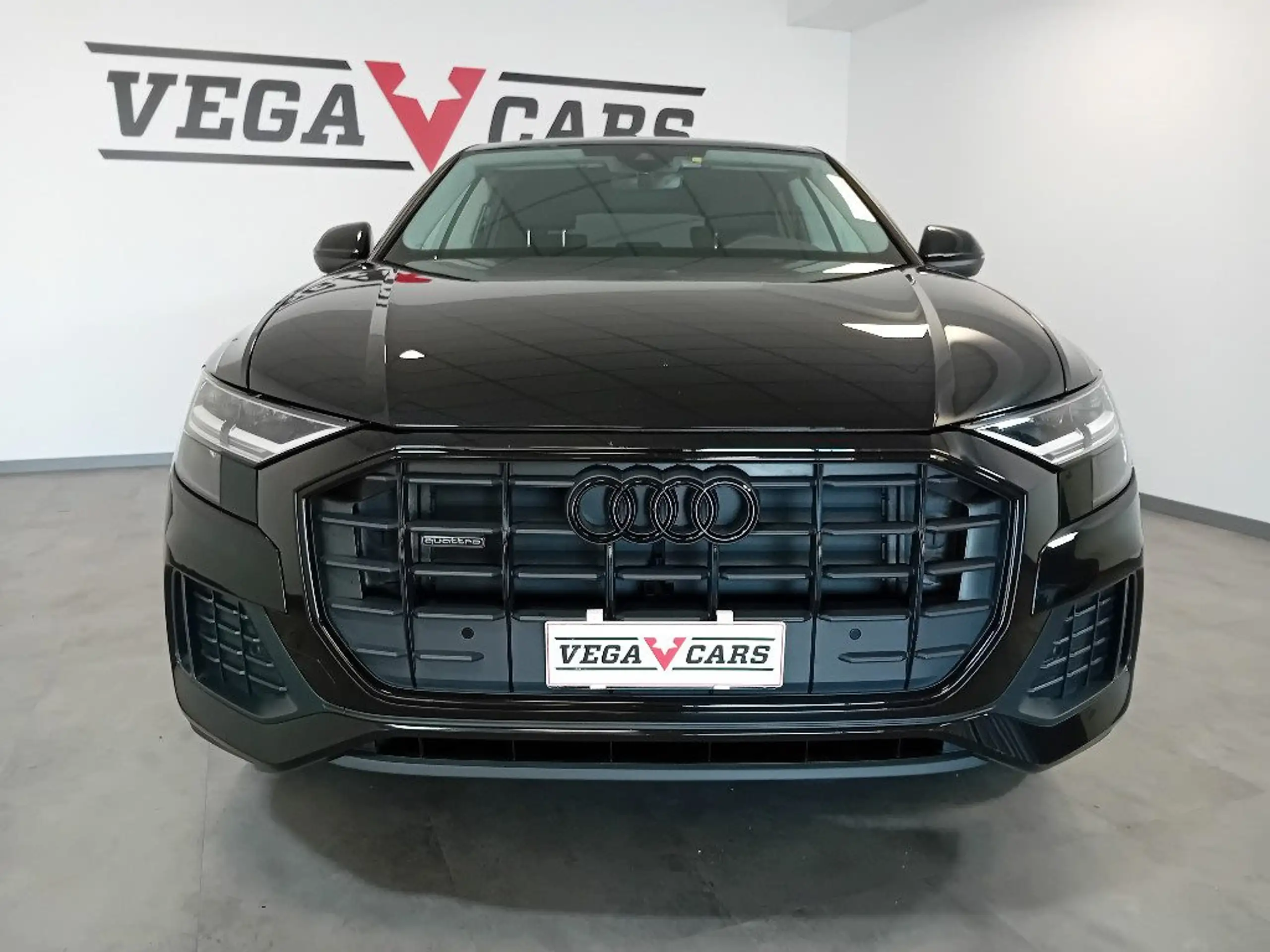 Audi - Q8