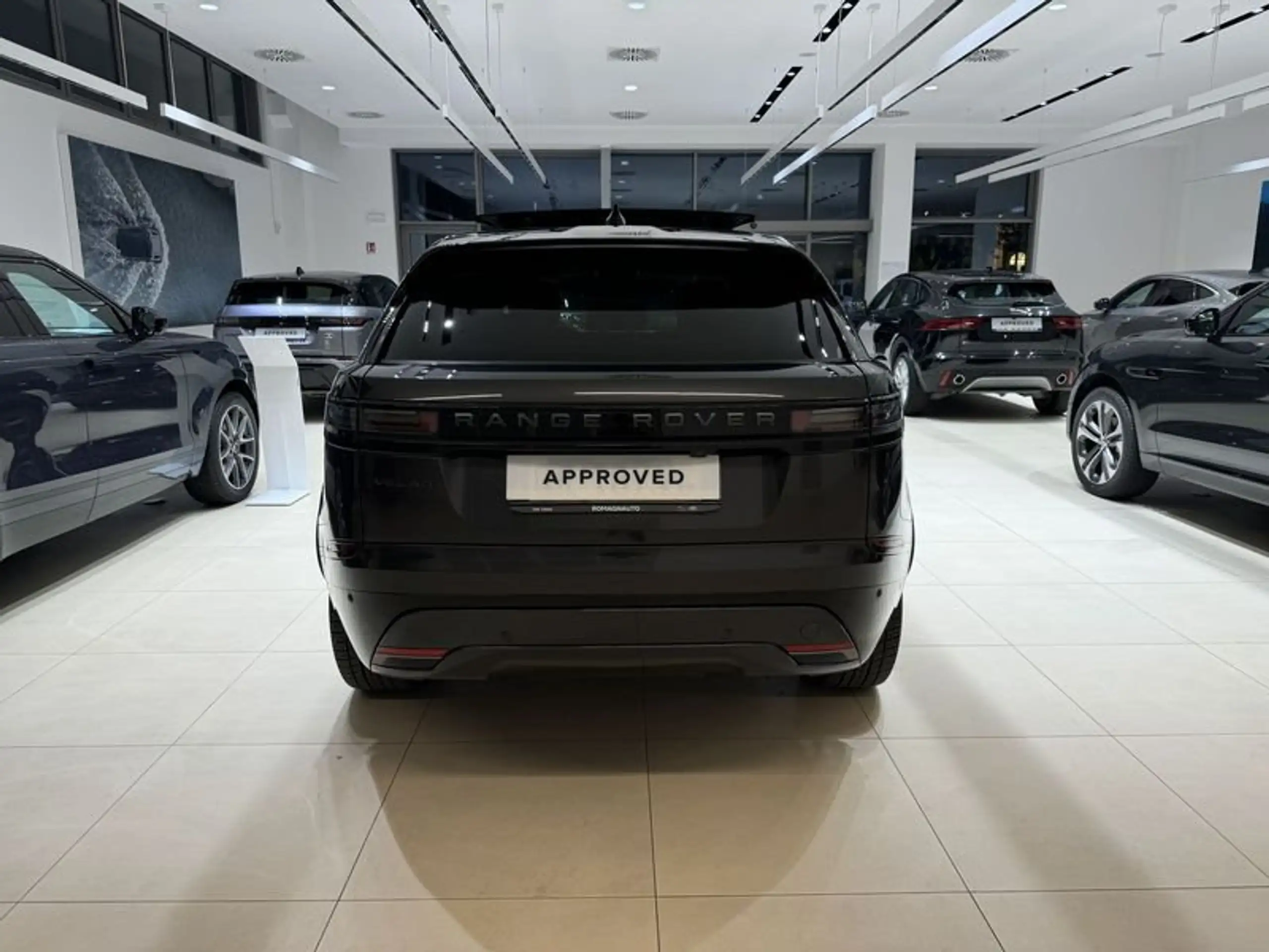 Land Rover - Range Rover Velar