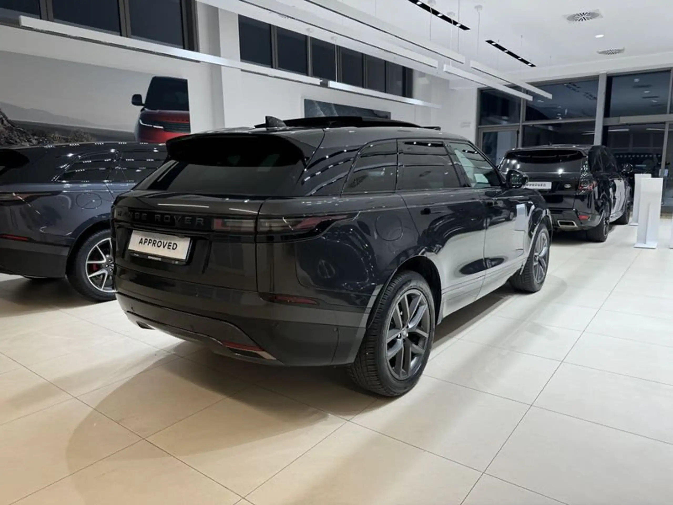 Land Rover - Range Rover Velar