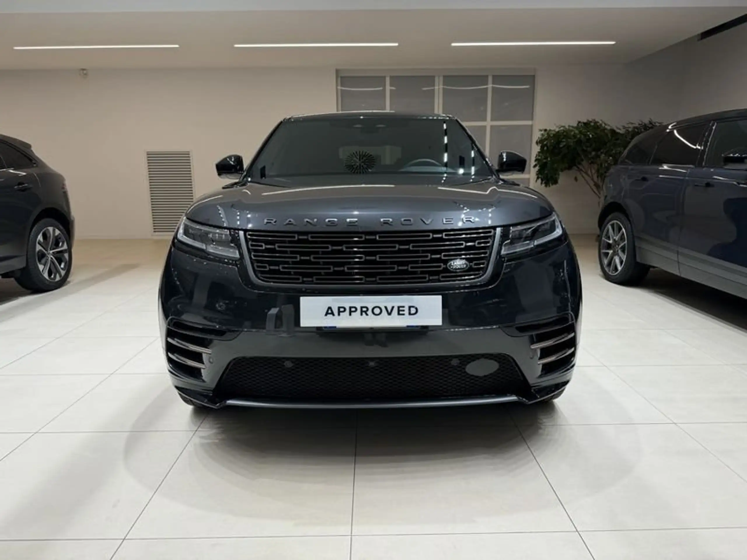 Land Rover - Range Rover Velar