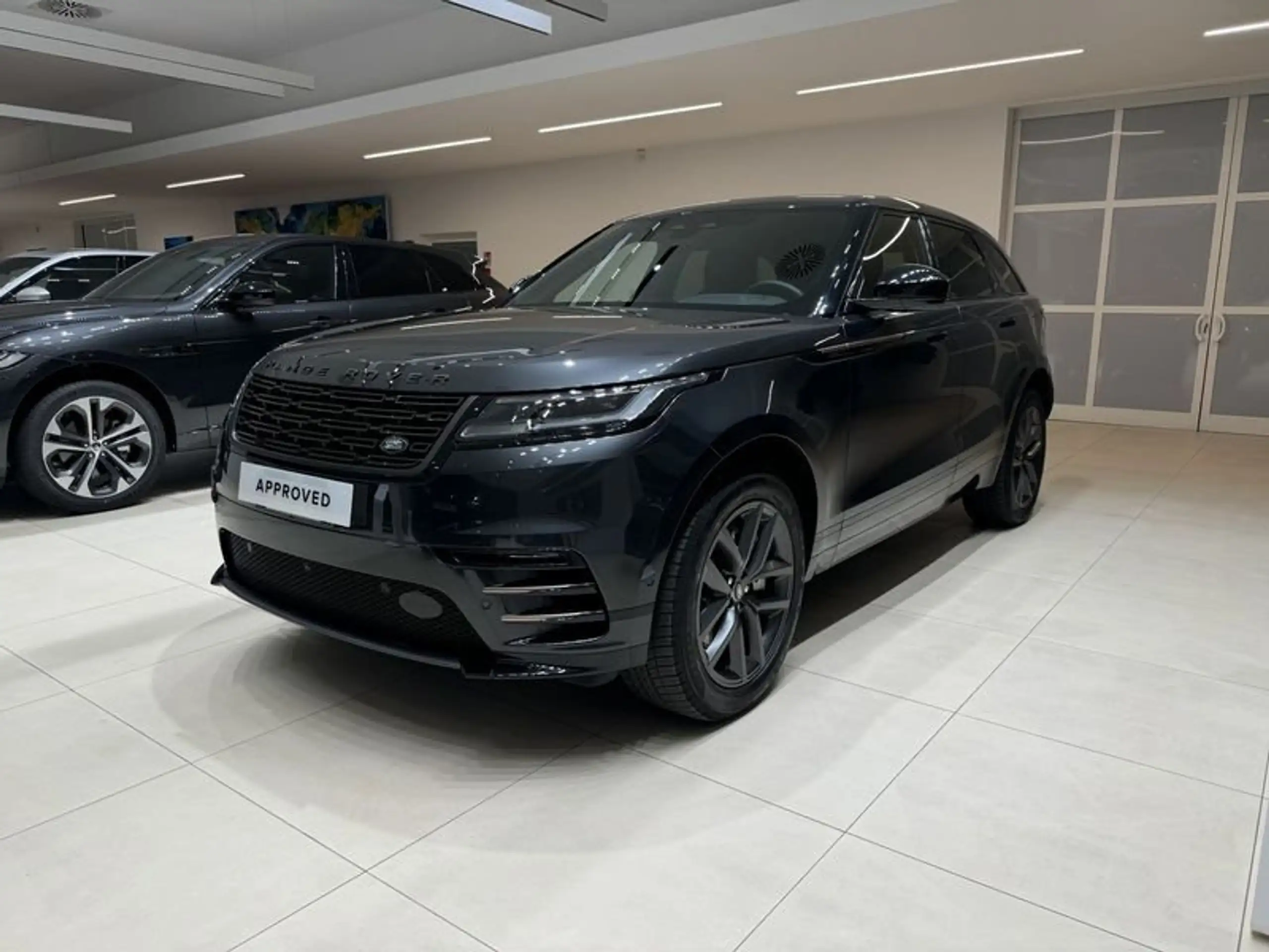 Land Rover - Range Rover Velar