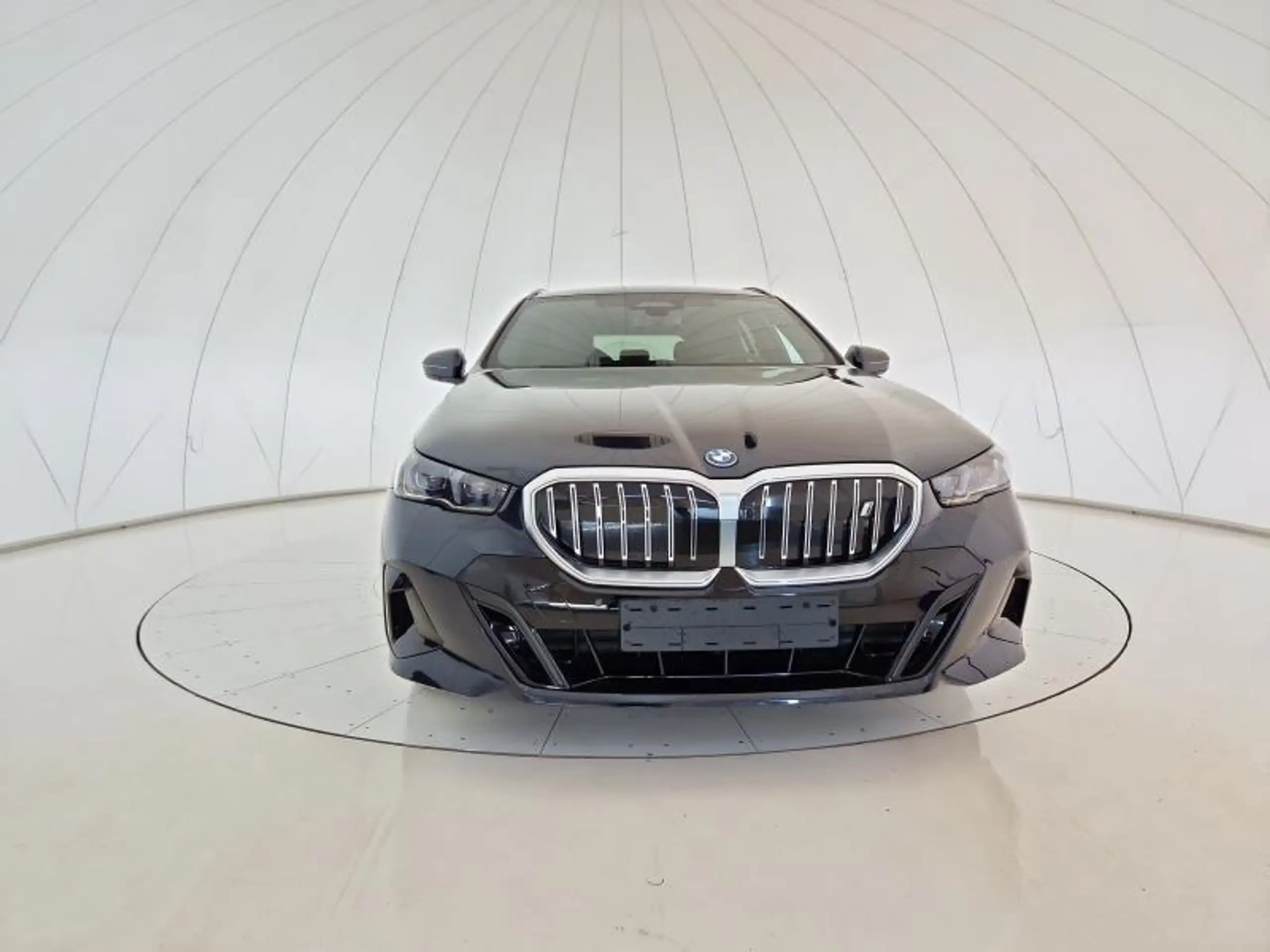 BMW - i5