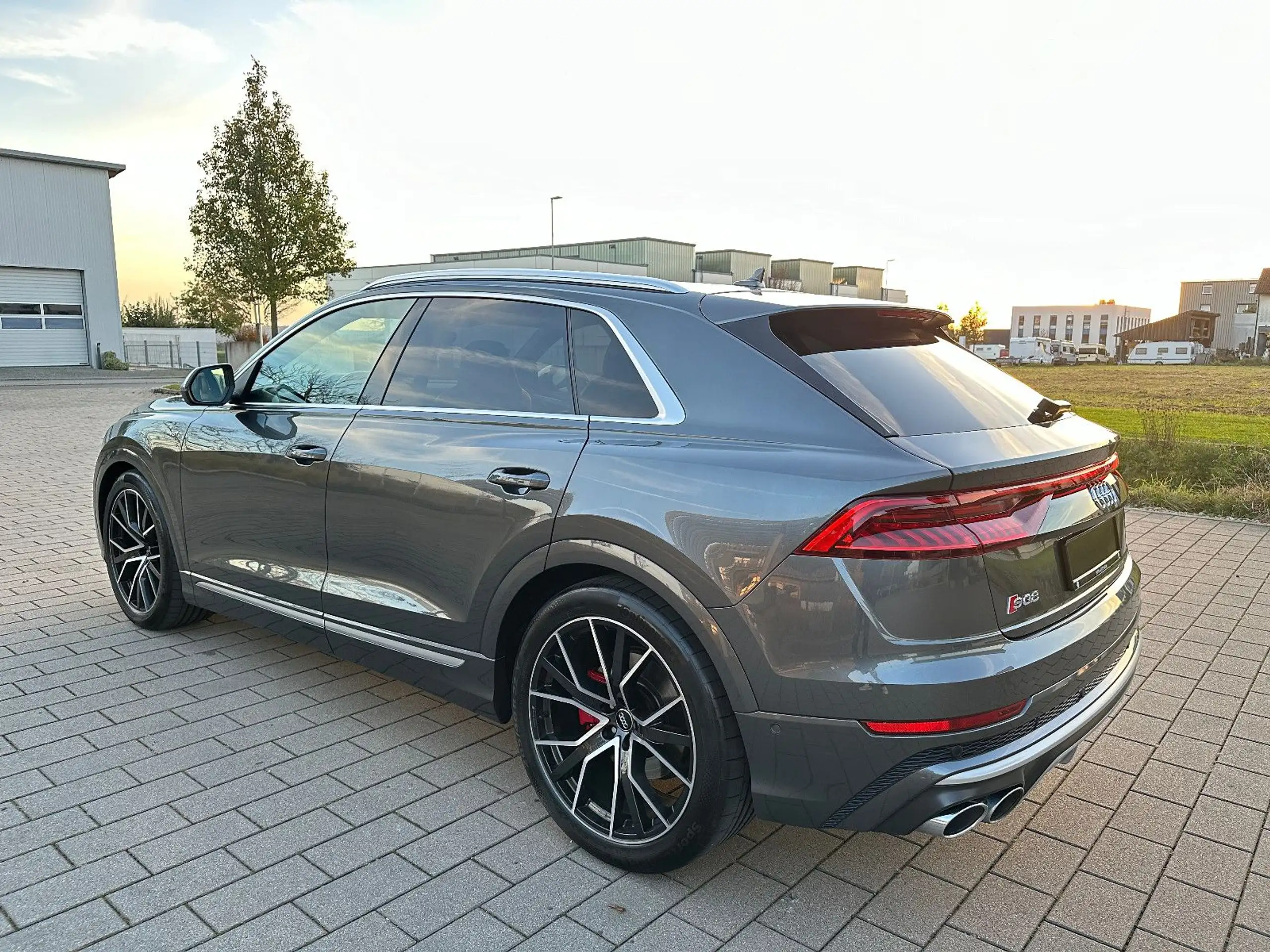 Audi - SQ8