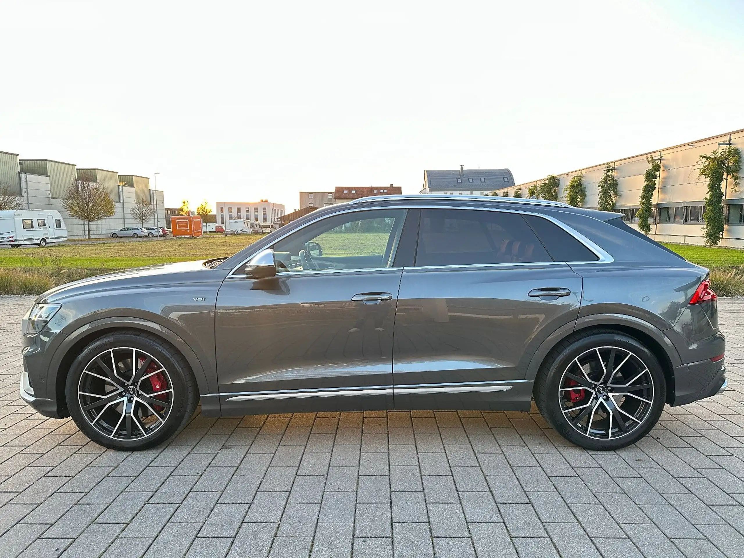 Audi - SQ8