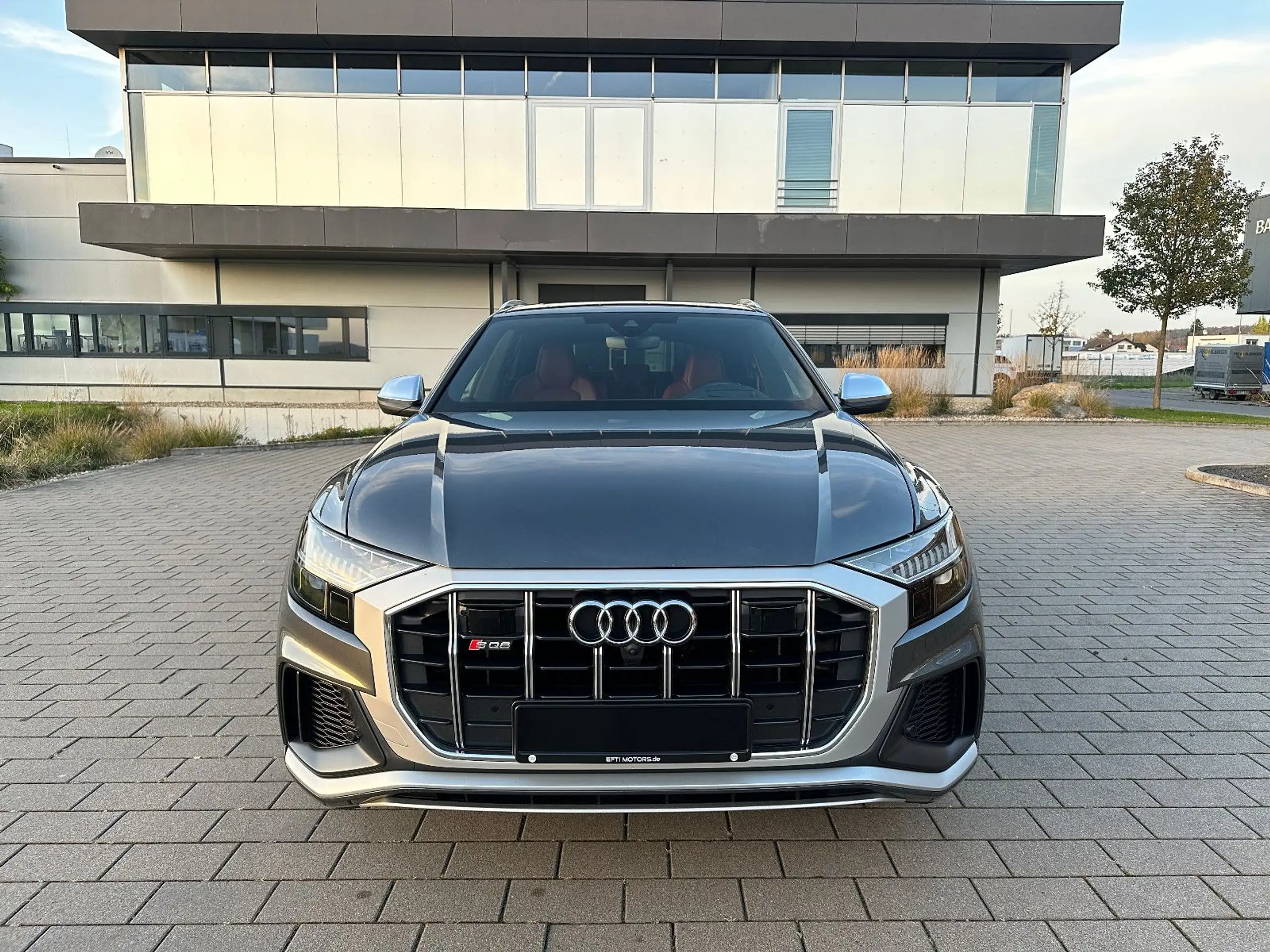 Audi - SQ8