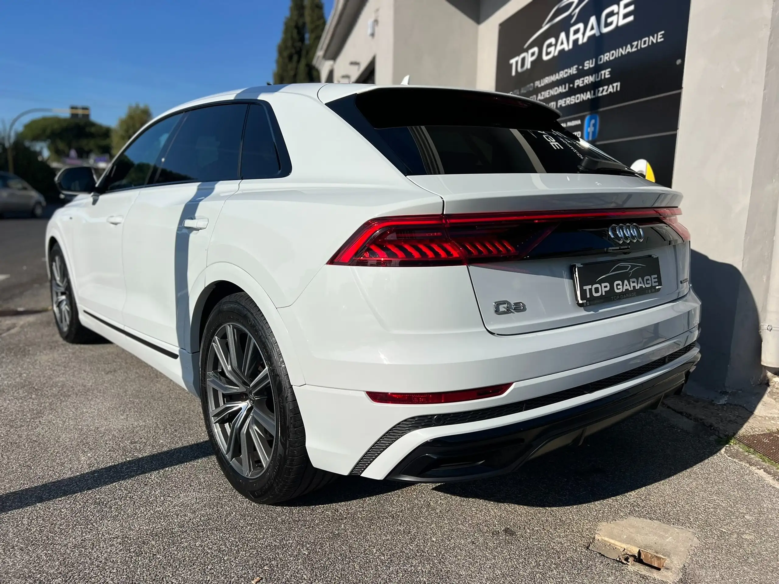 Audi - Q8