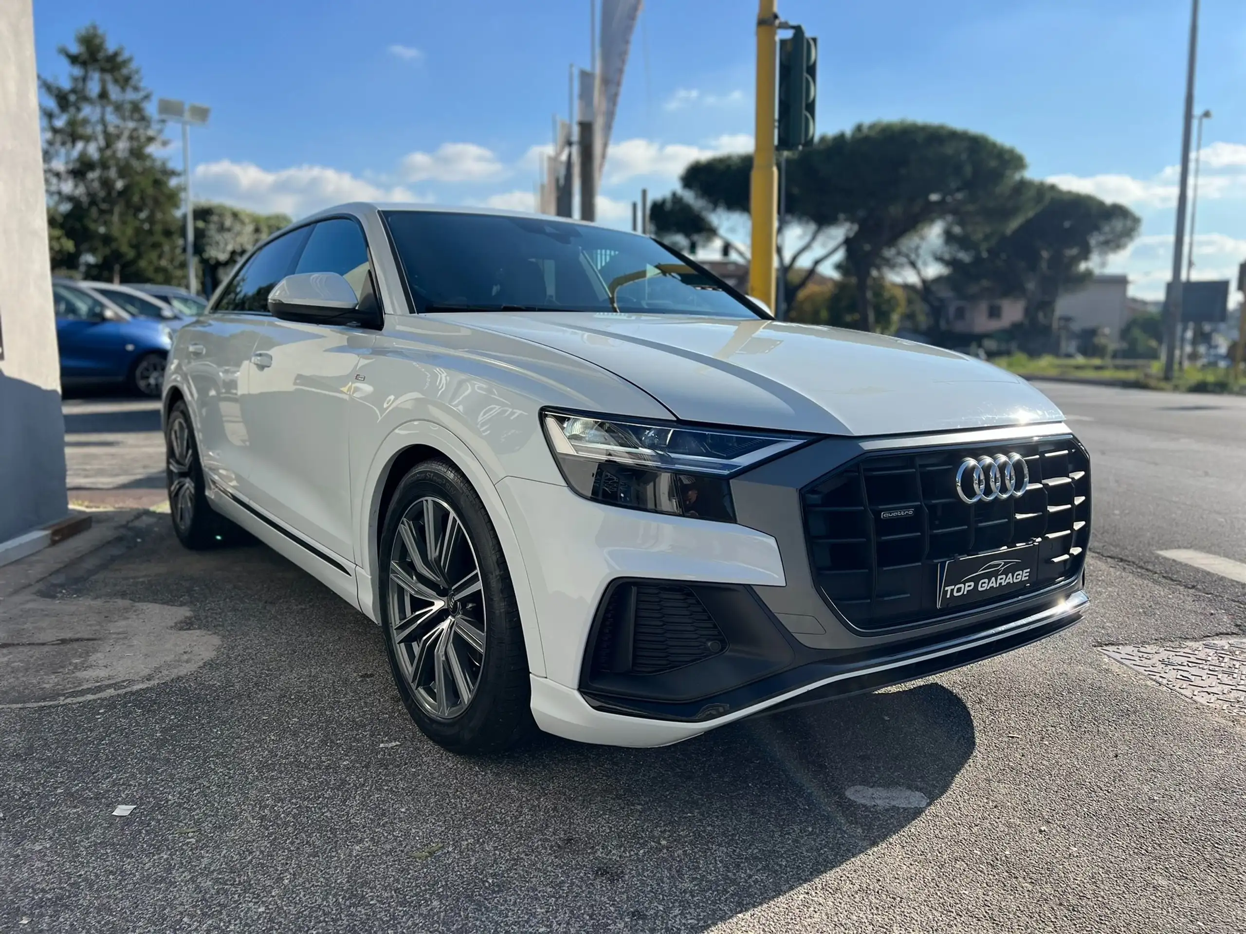 Audi - Q8