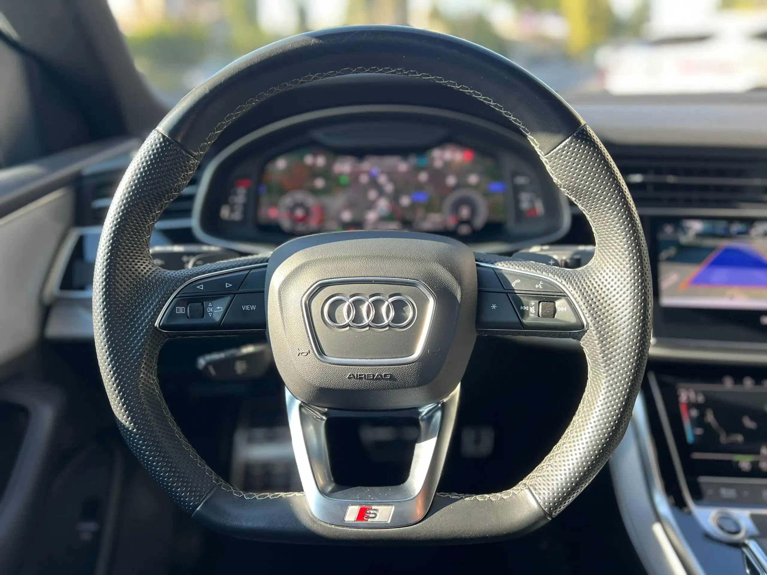 Audi - Q8