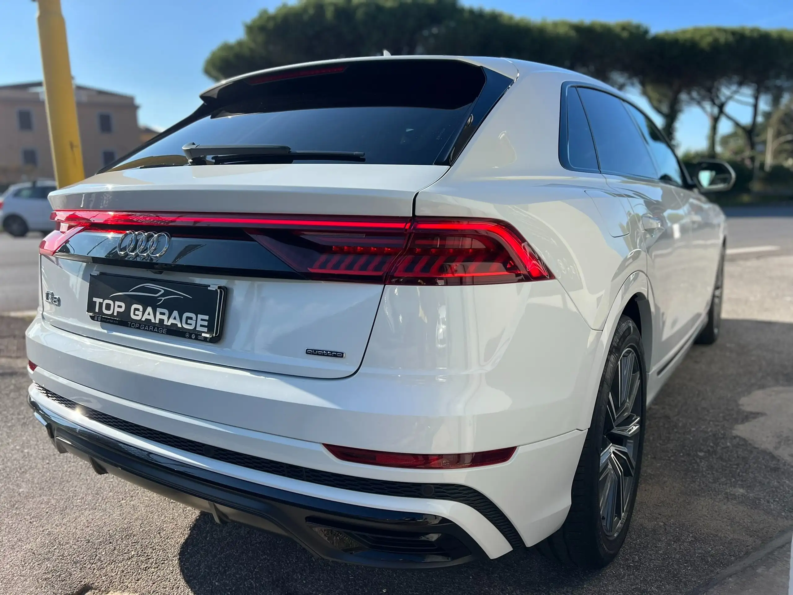 Audi - Q8