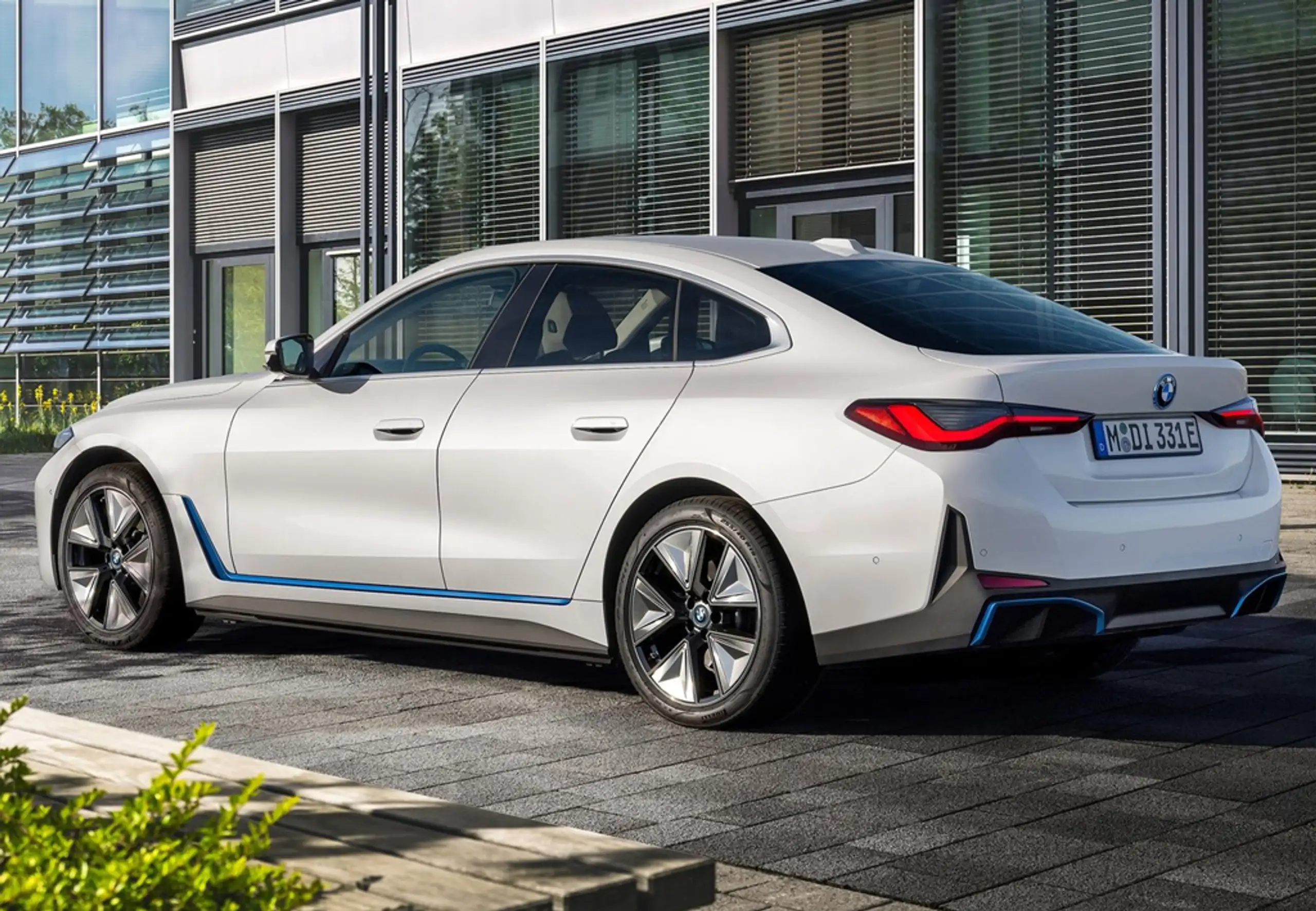 BMW - i4