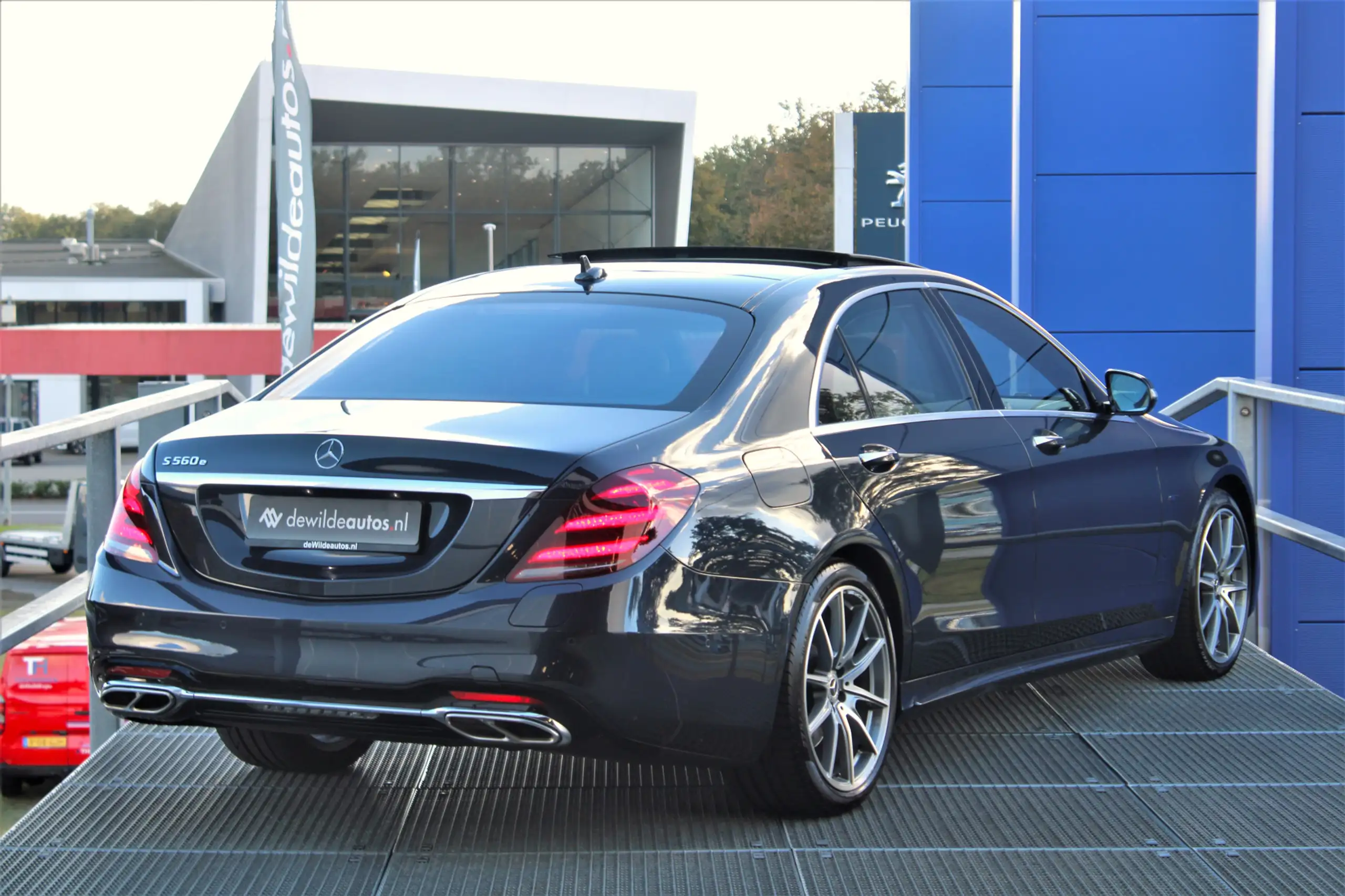 Mercedes-Benz - S 560 E