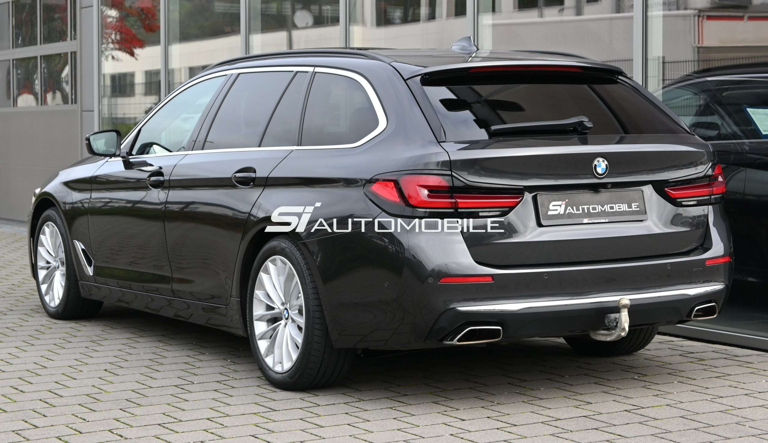 BMW - 530