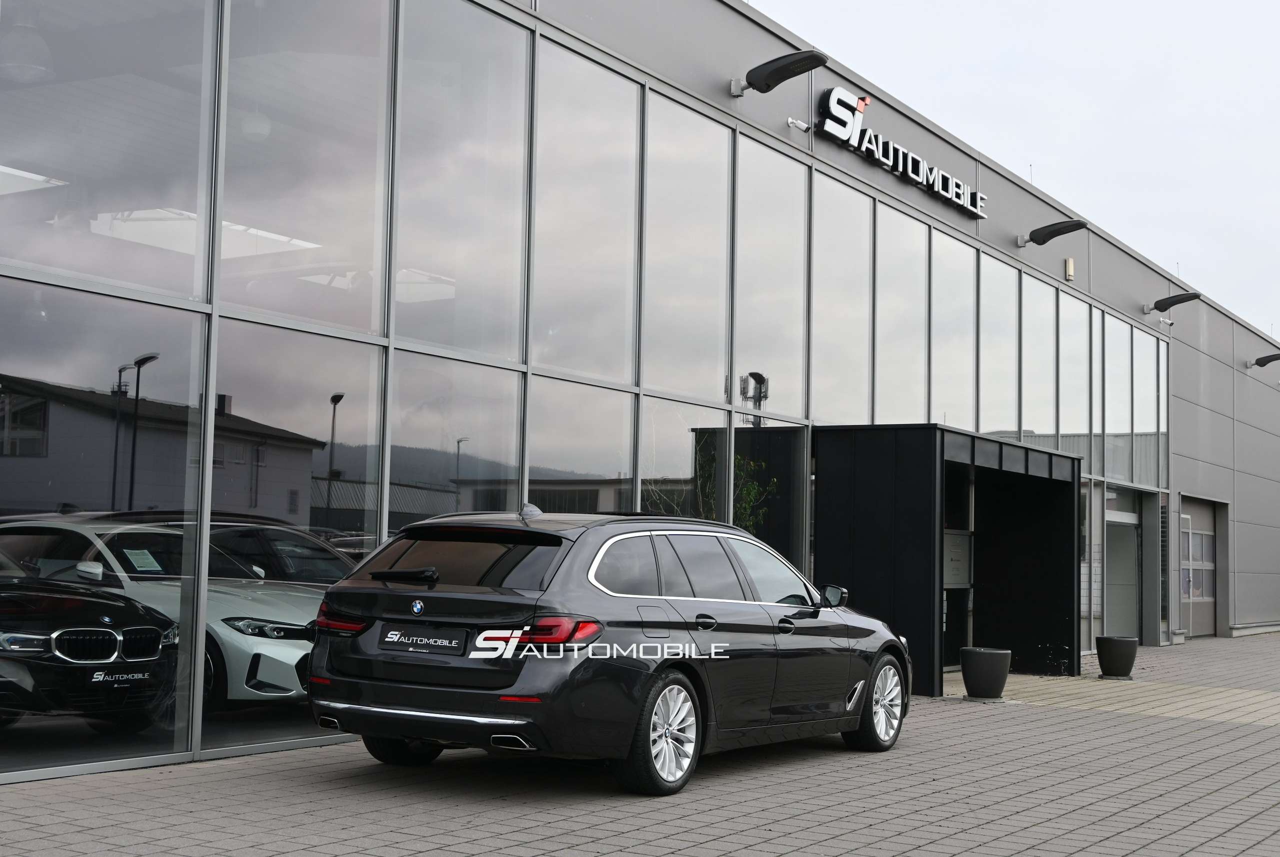 BMW - 530