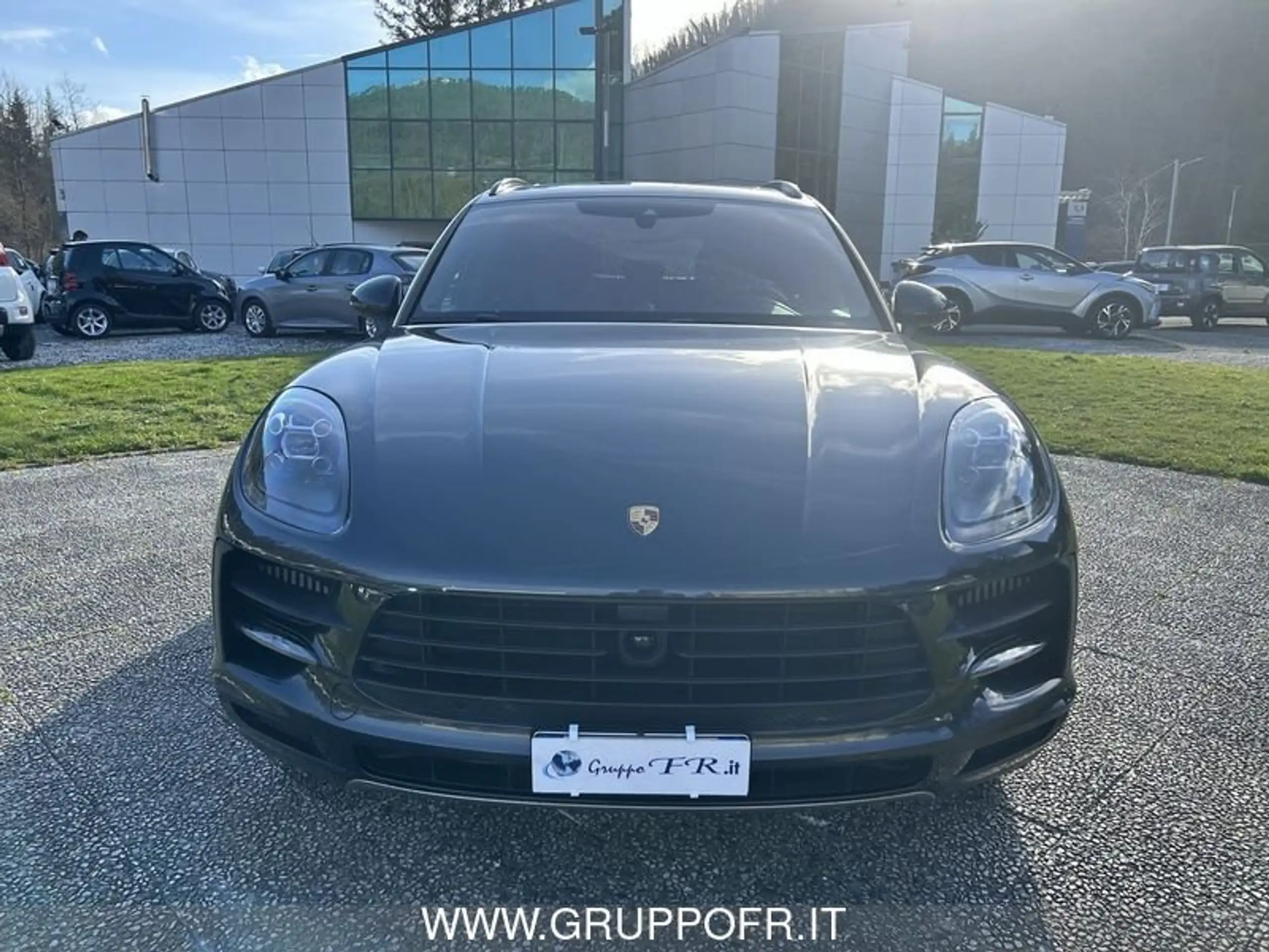 Porsche - Macan