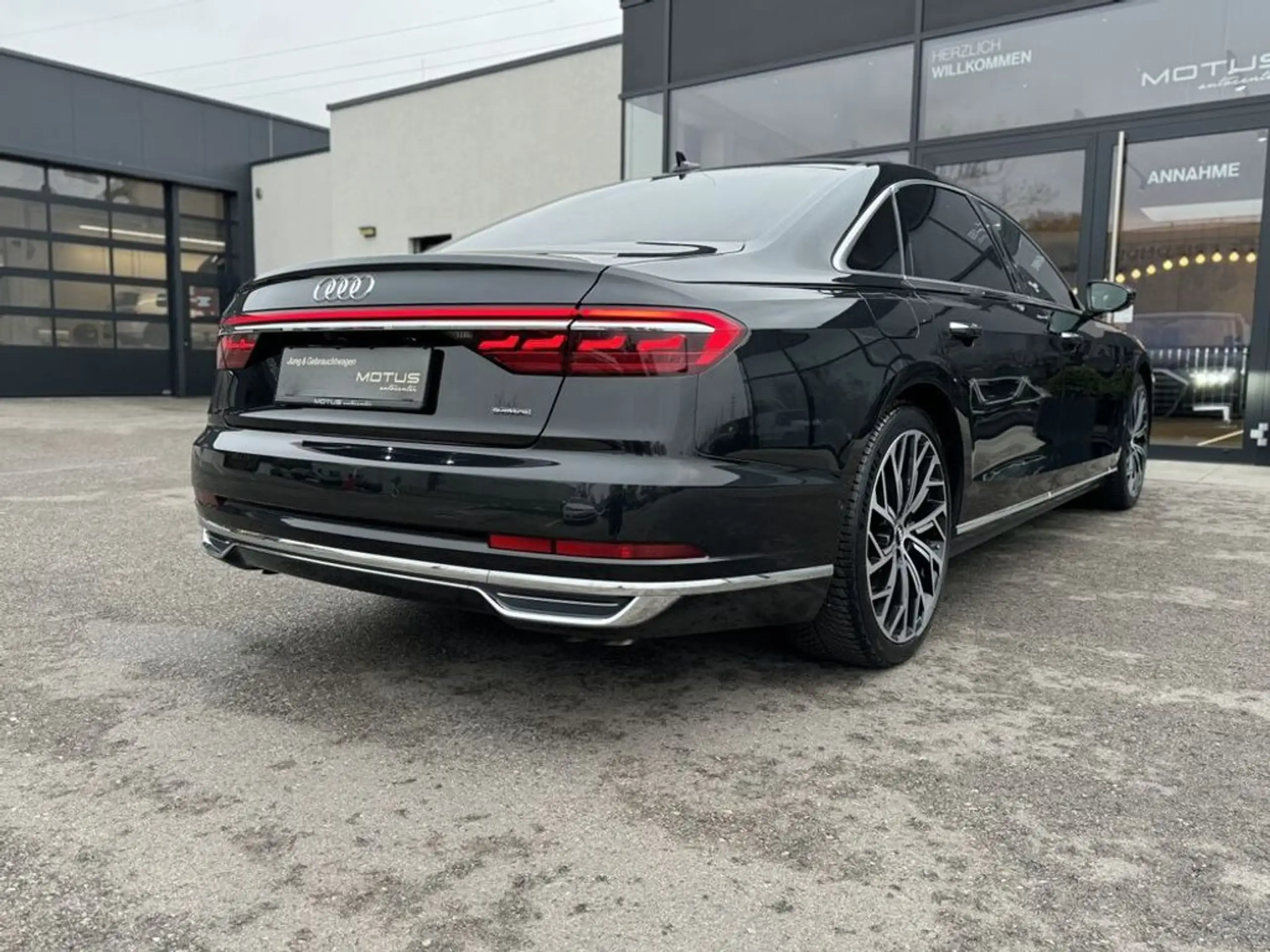 Audi - A8