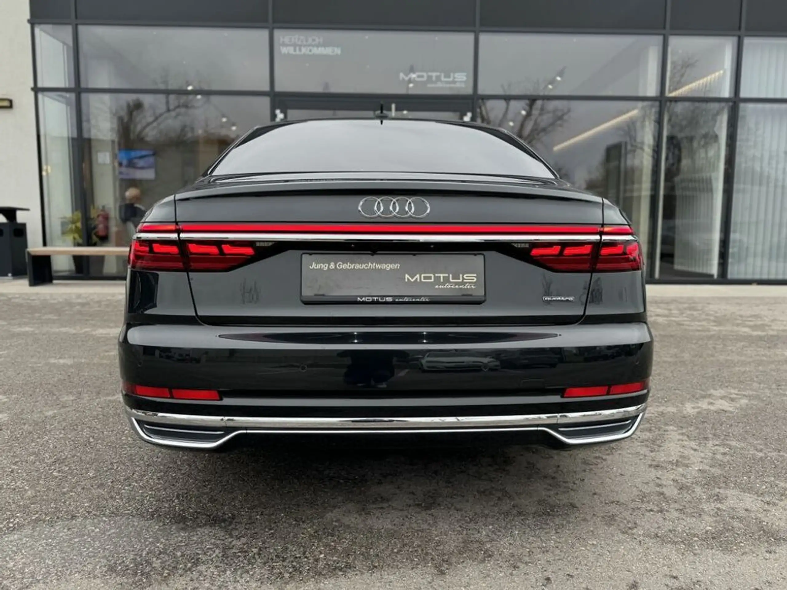 Audi - A8