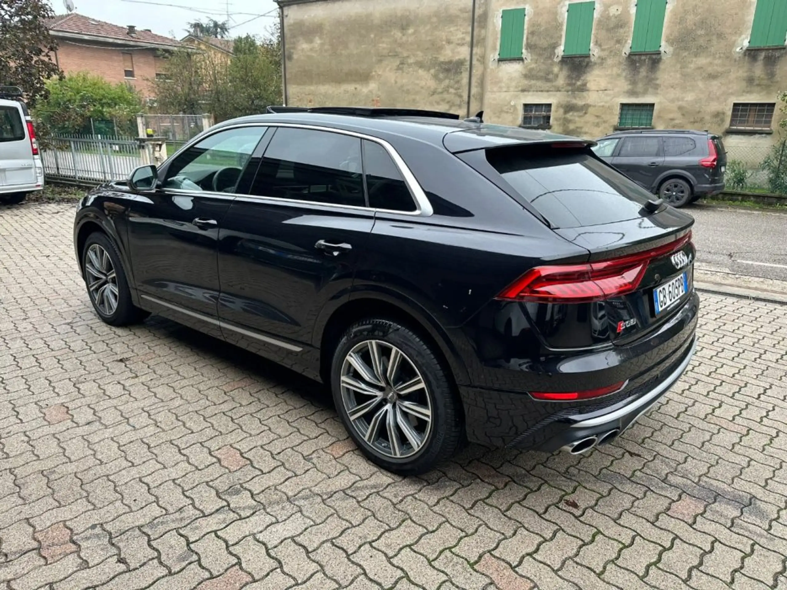 Audi - SQ8