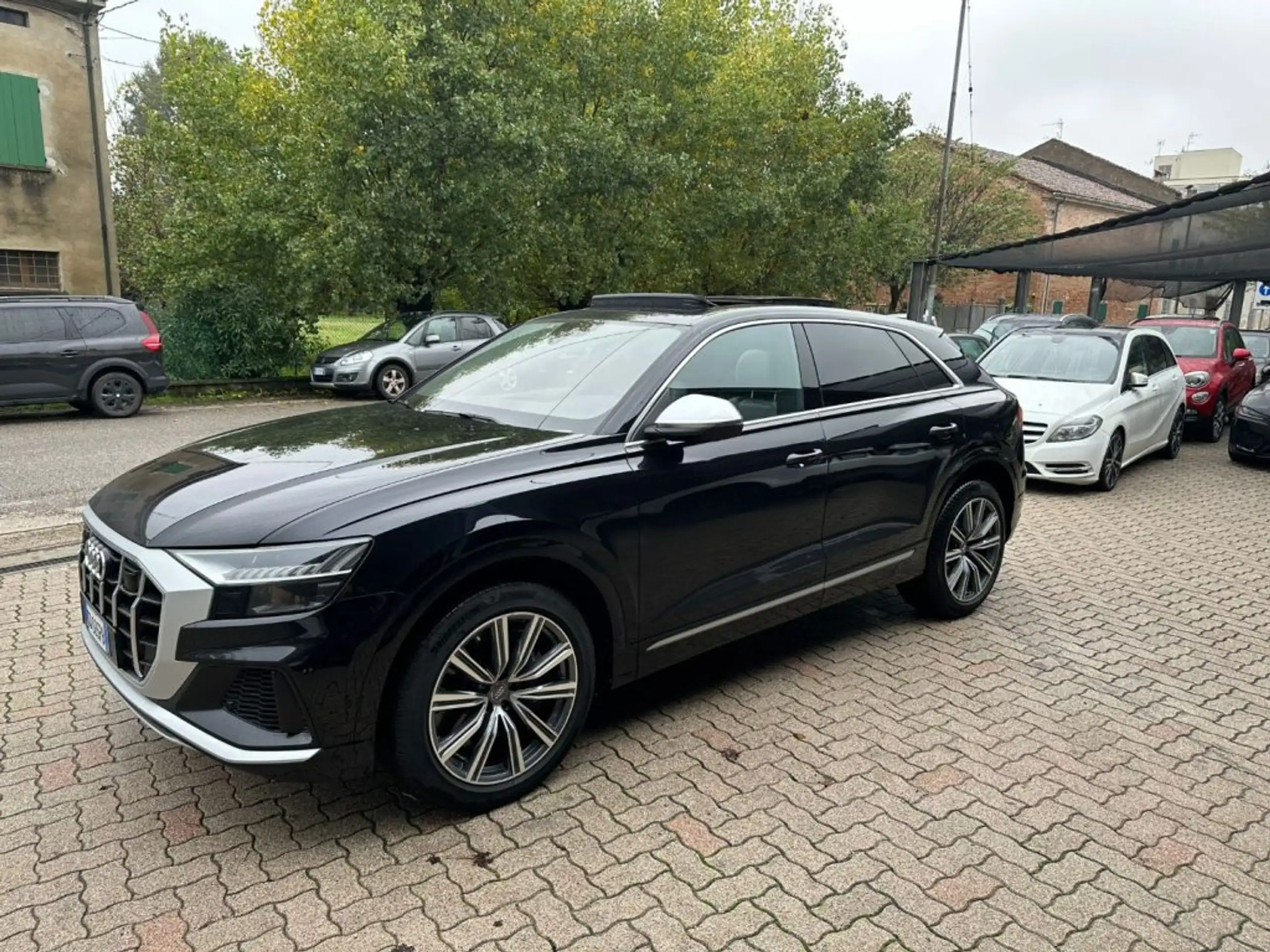 Audi - SQ8