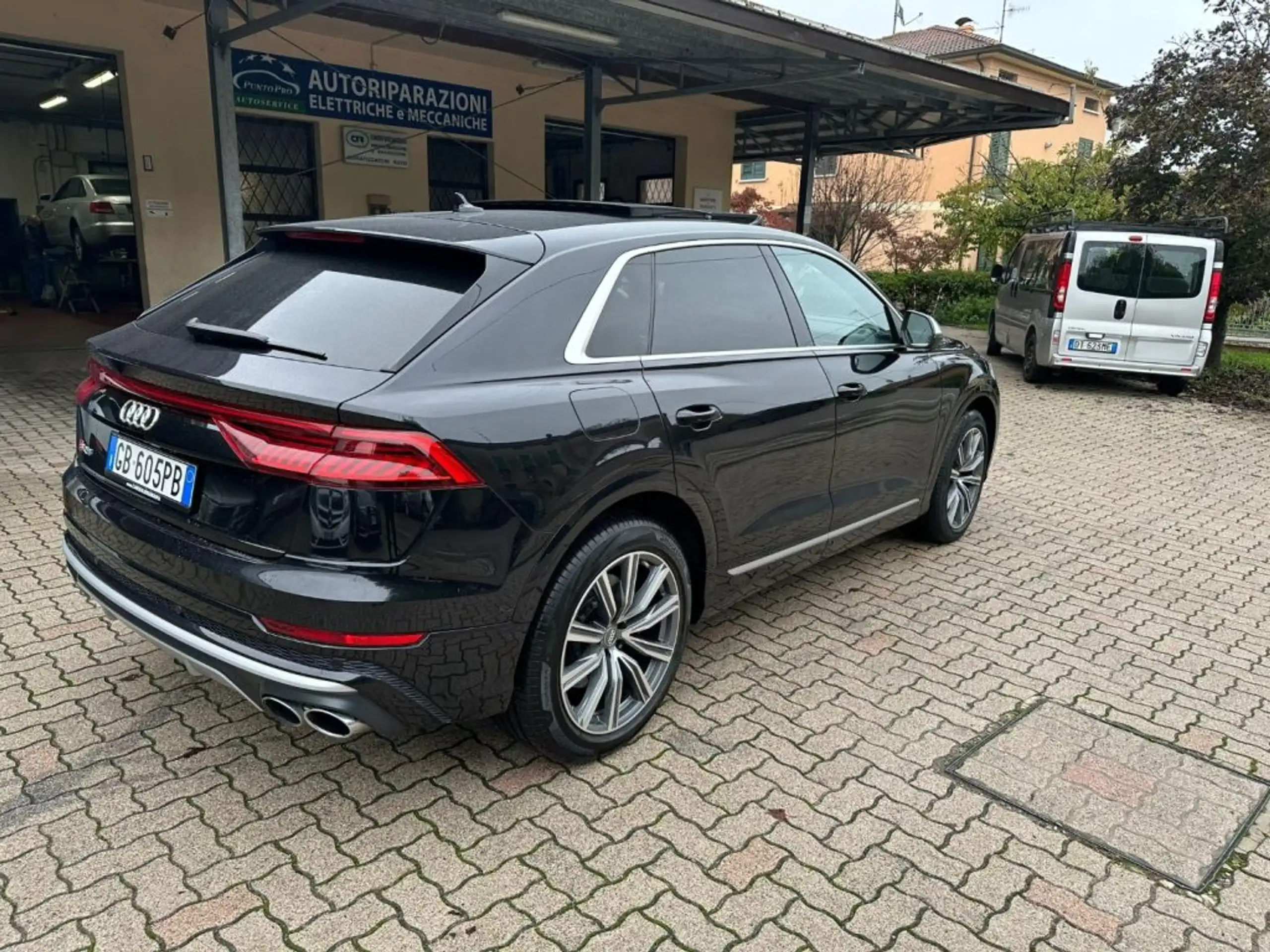 Audi - SQ8