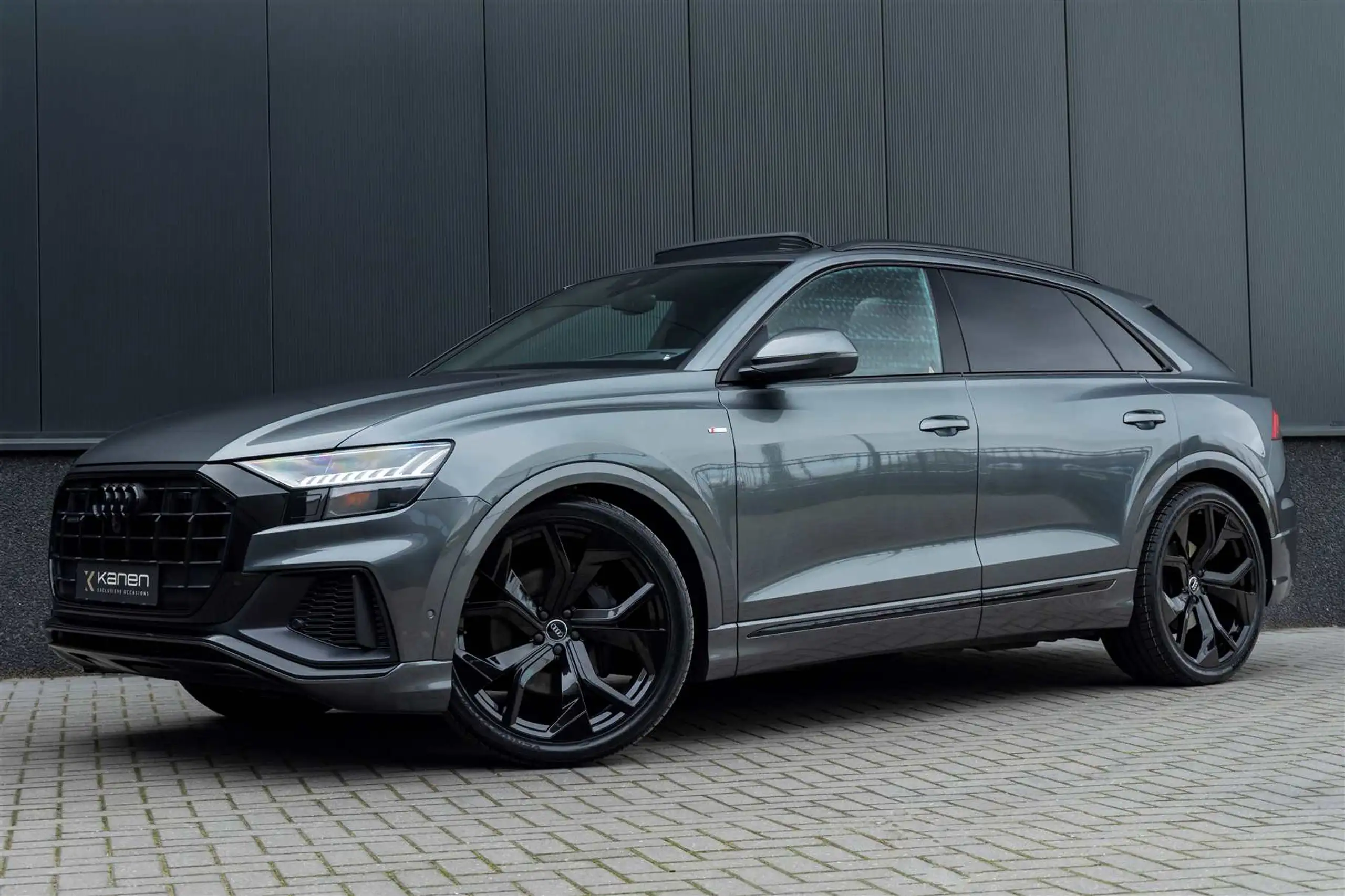 Audi - Q8