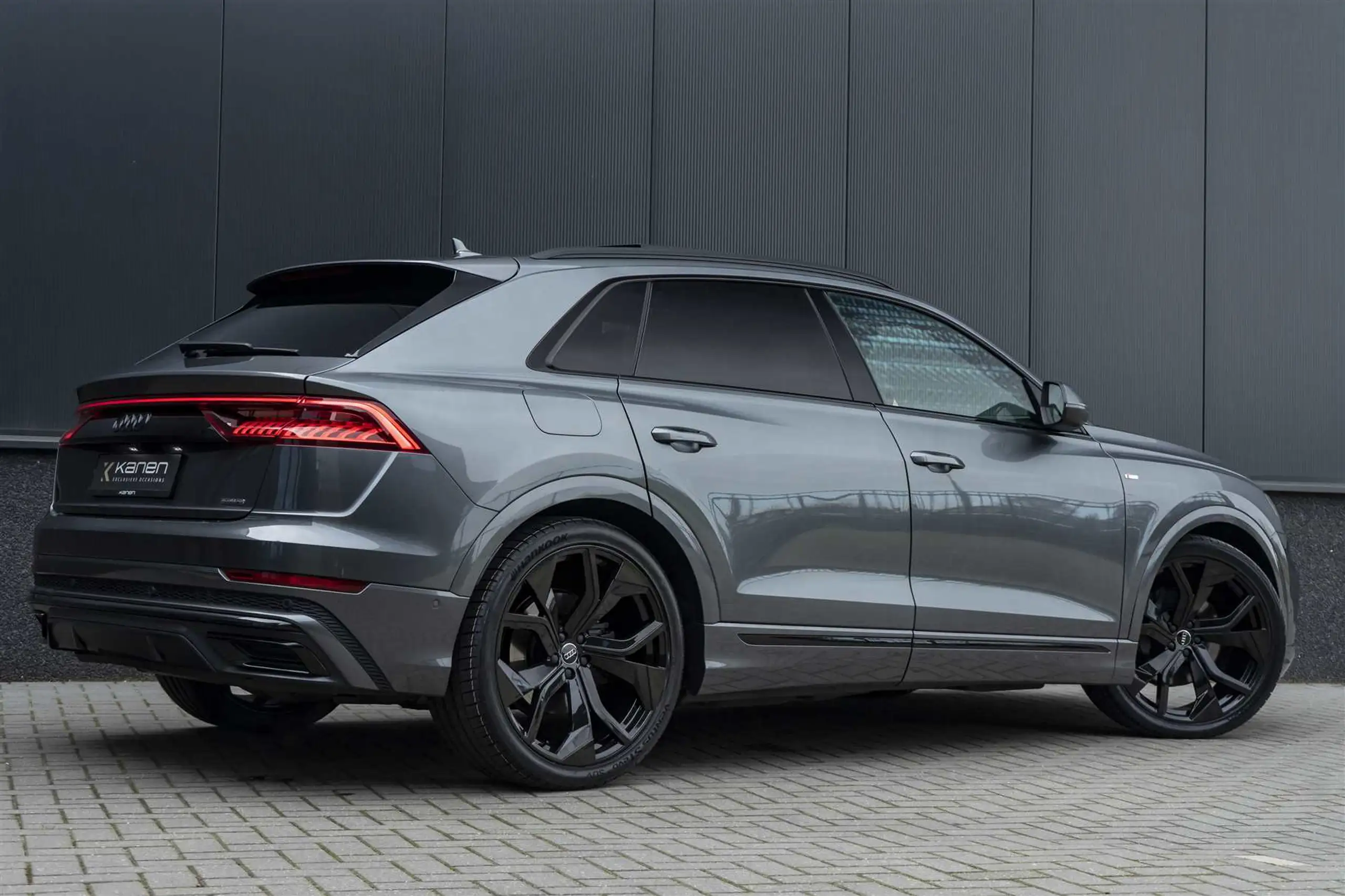 Audi - Q8