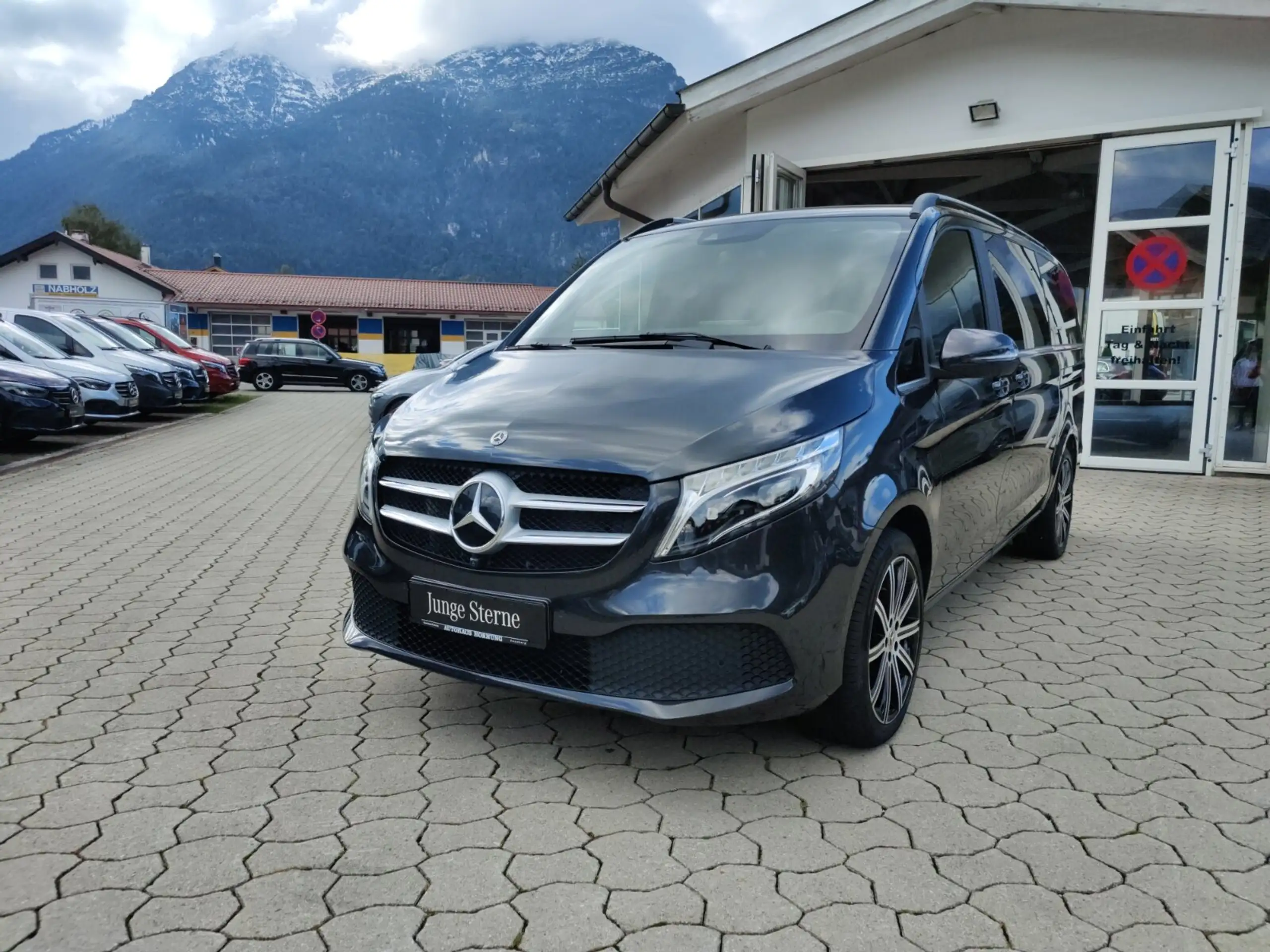 Mercedes-Benz - V 300