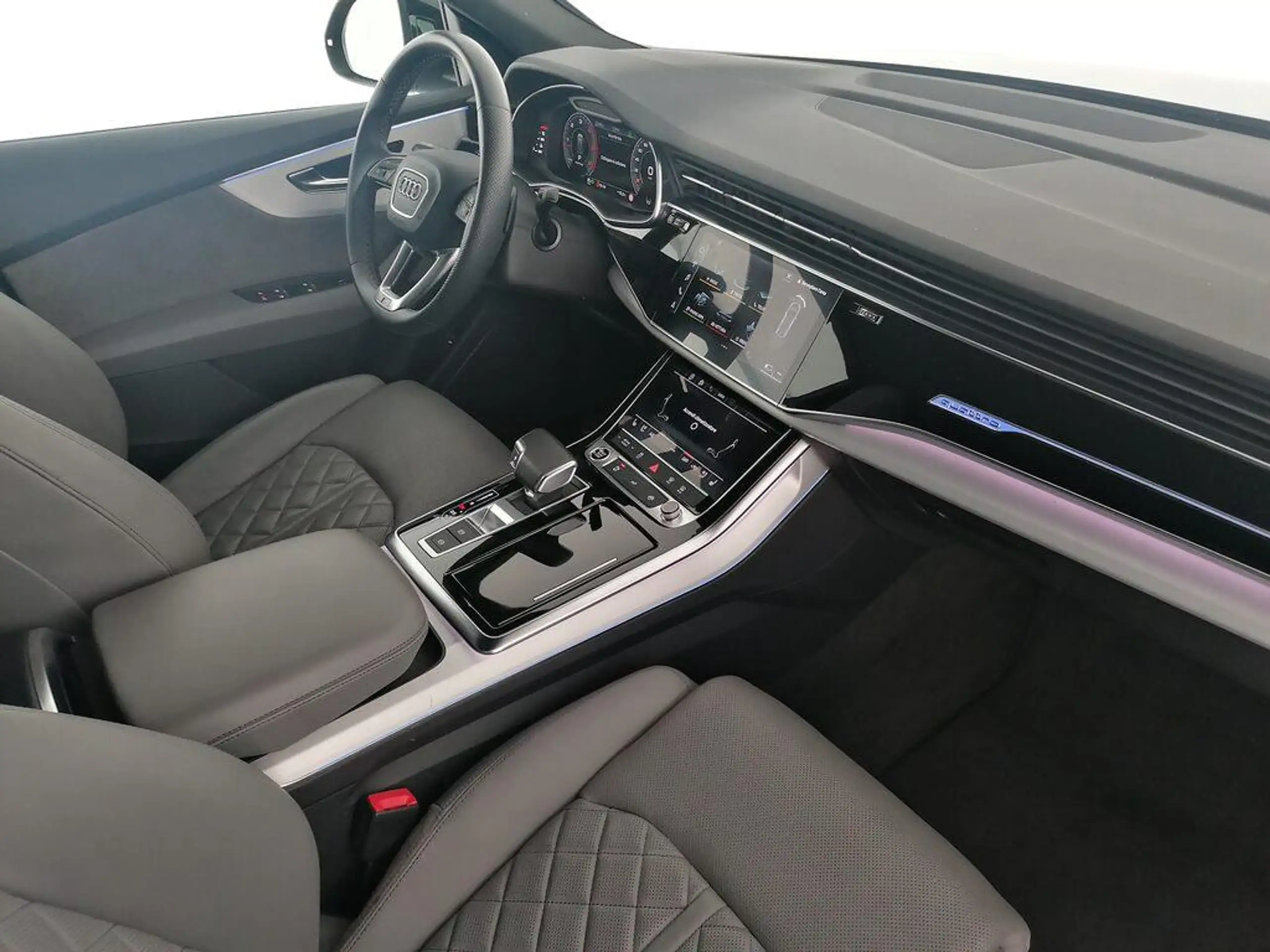 Audi - Q8