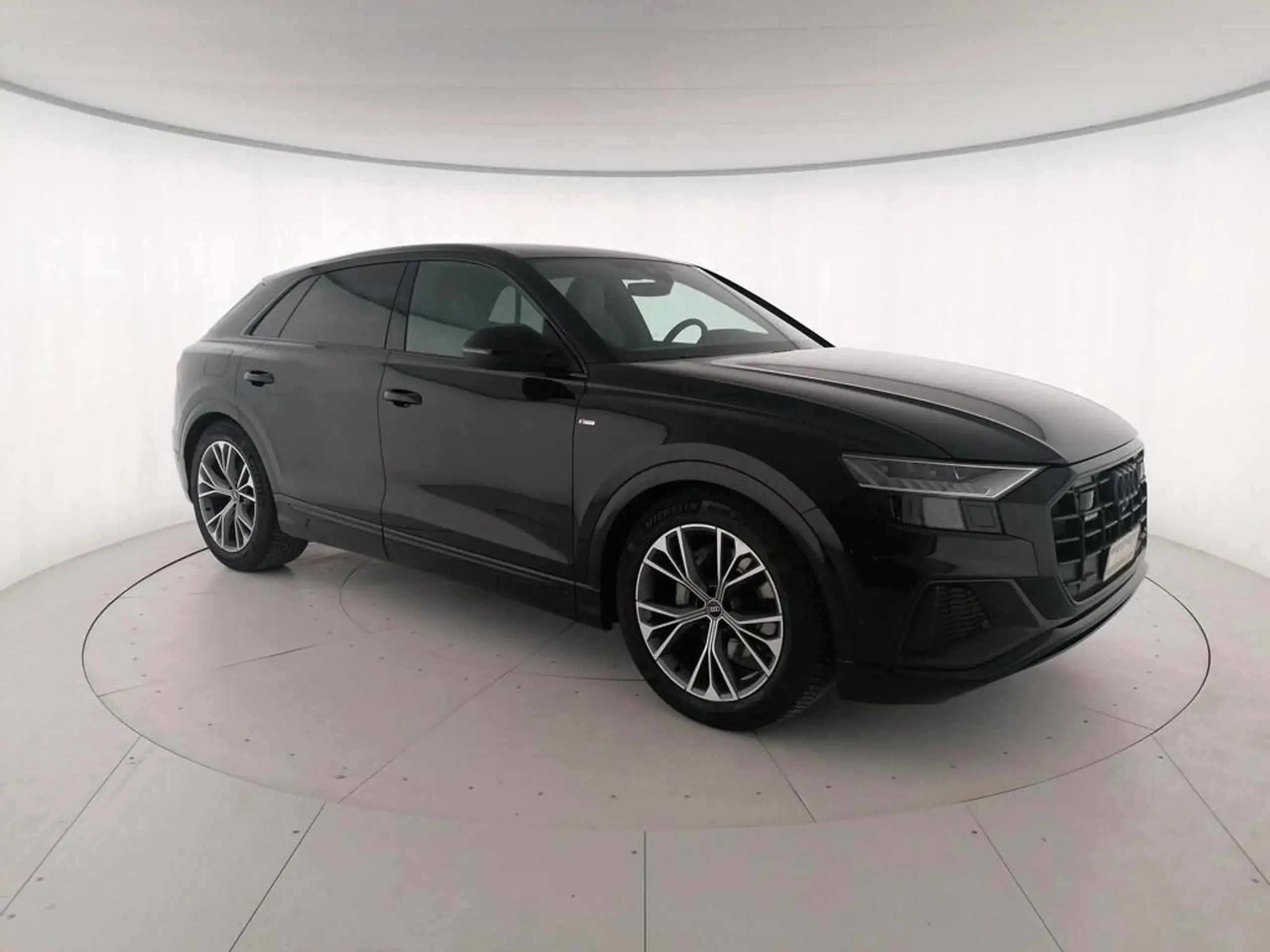 Audi - Q8