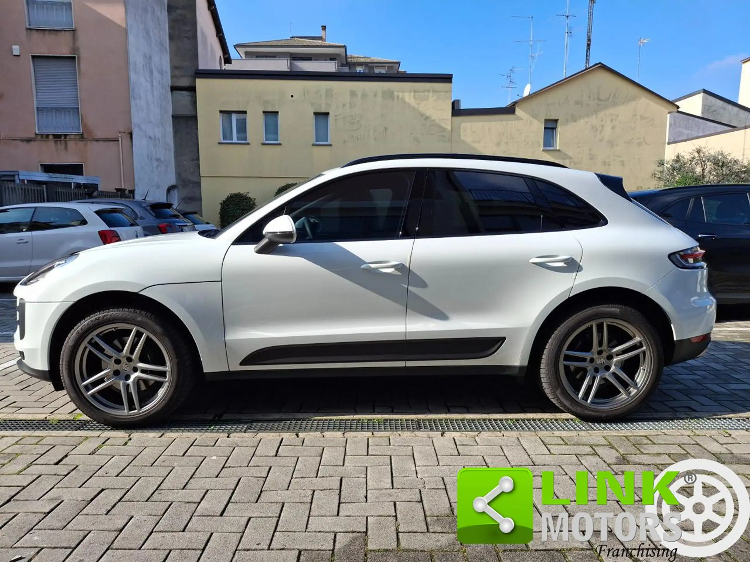 Porsche - Macan